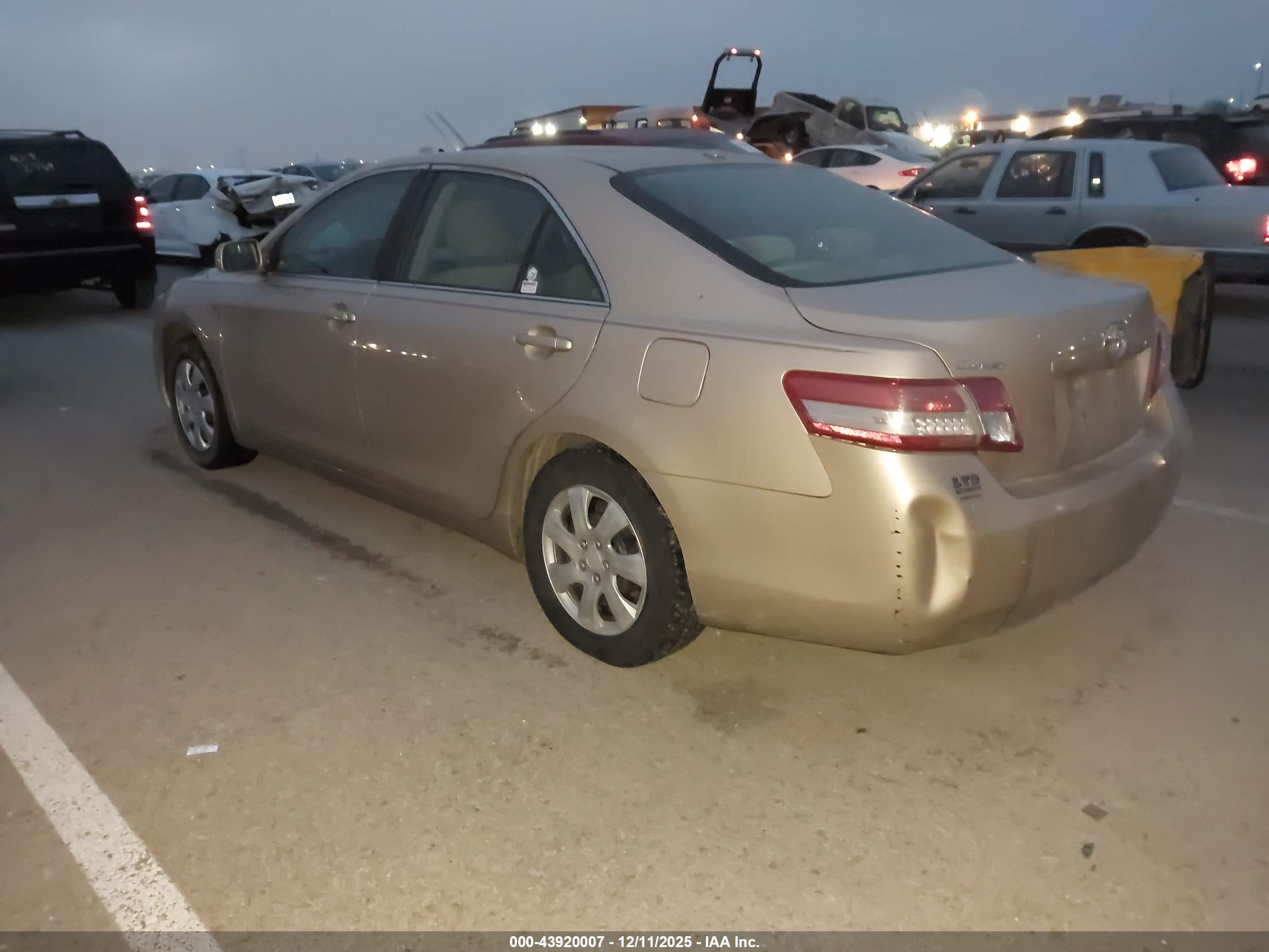 TOYOTA CAMRY image 3