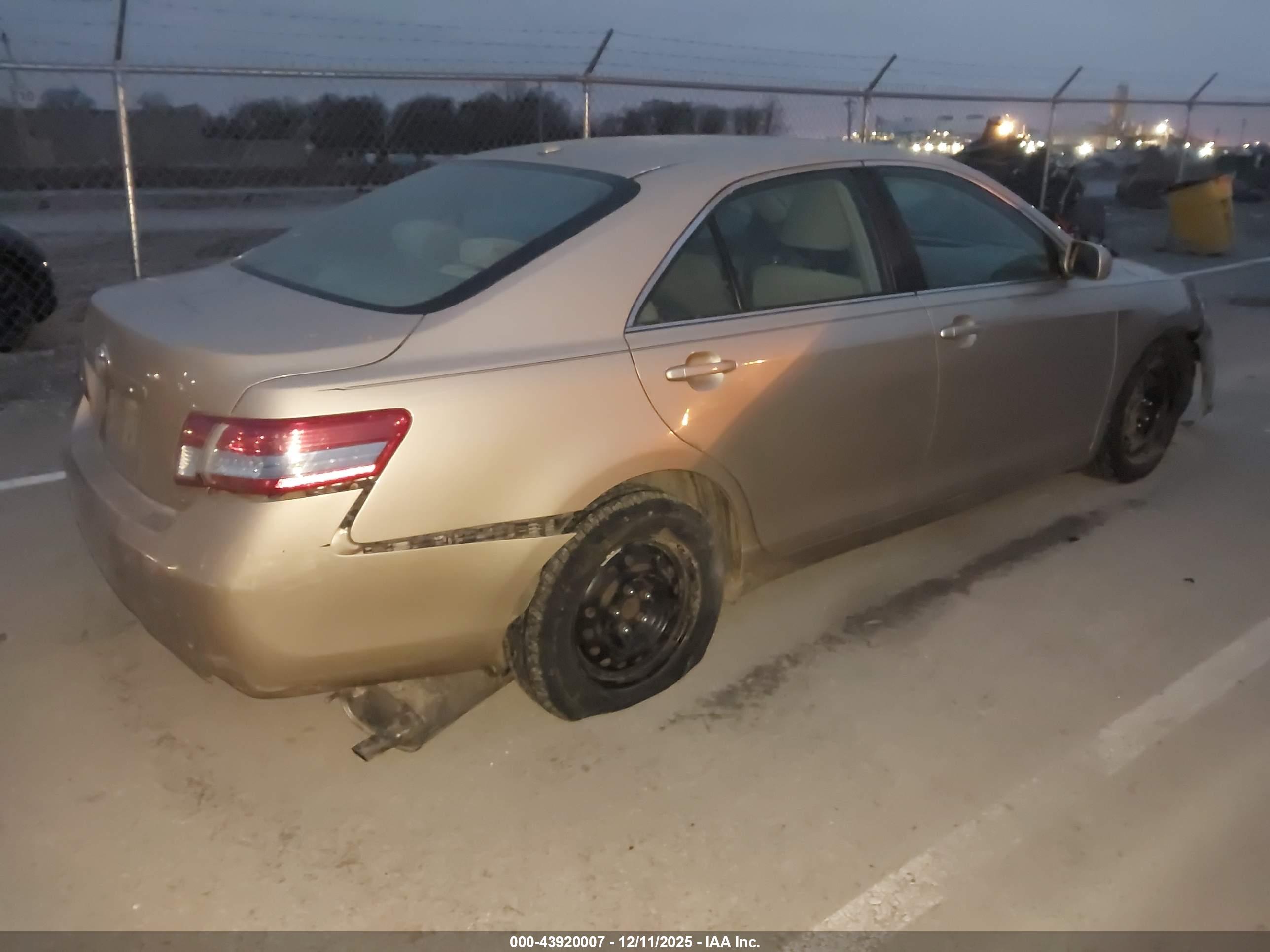 TOYOTA CAMRY image 4