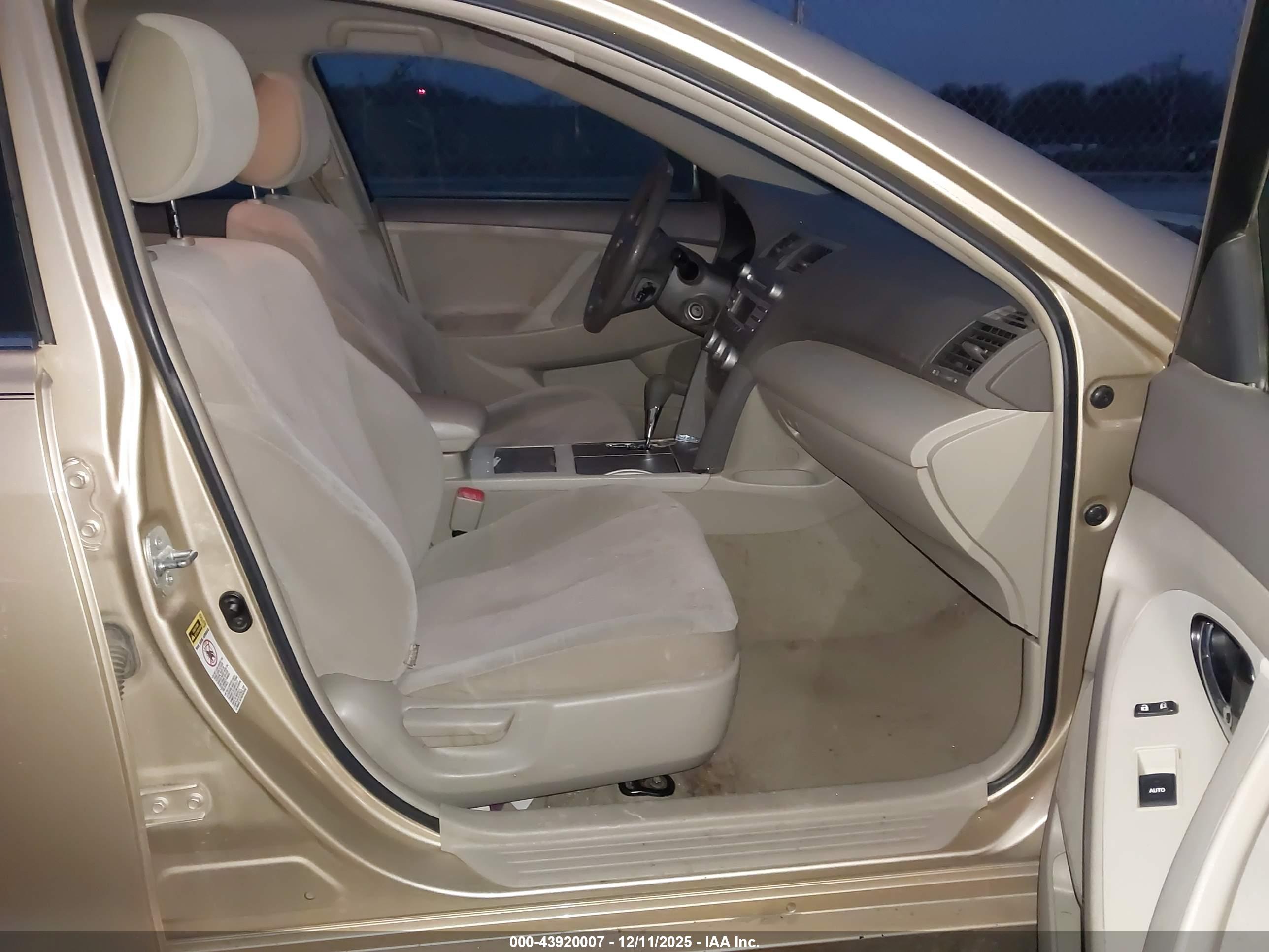 TOYOTA CAMRY image 5