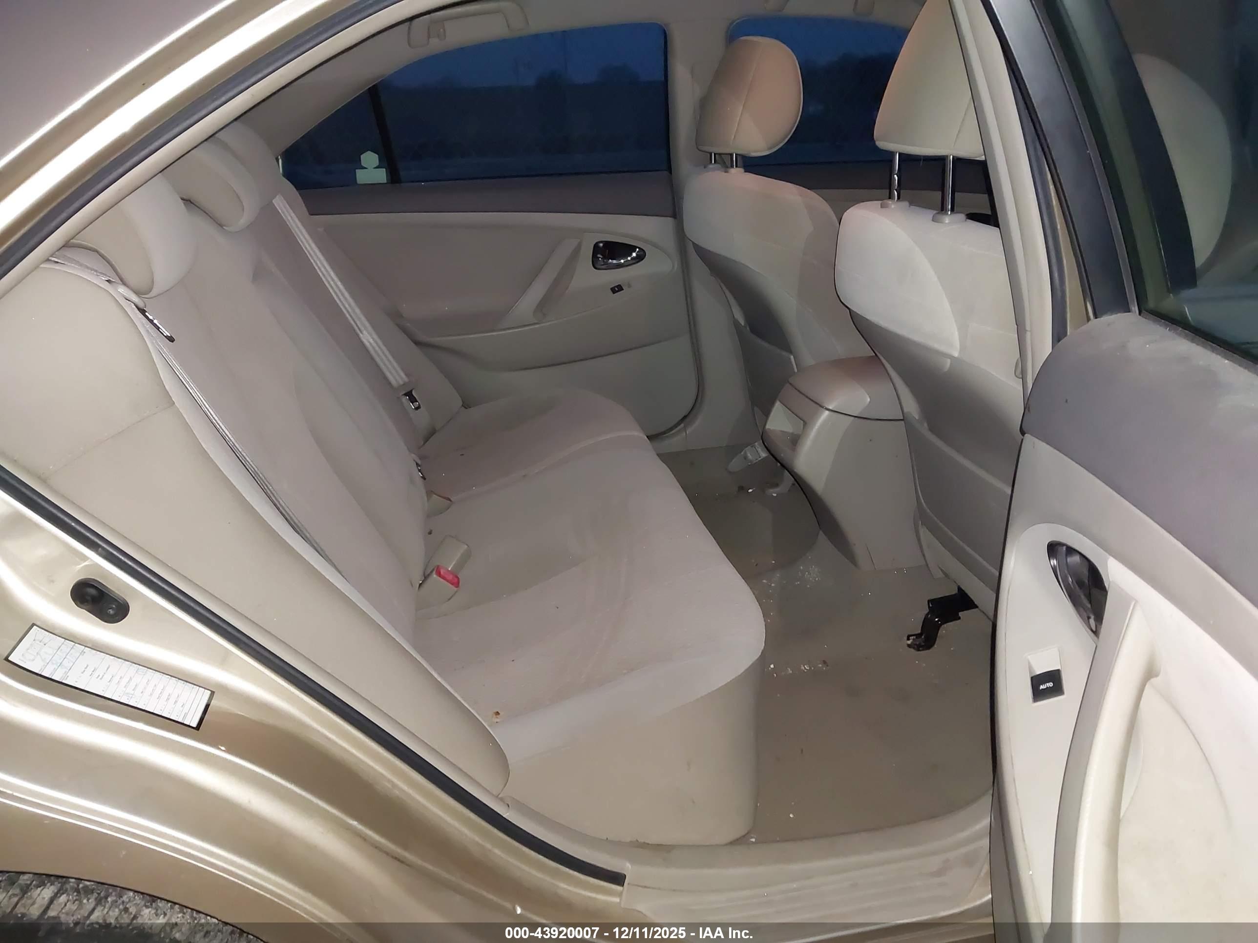 TOYOTA CAMRY image 8