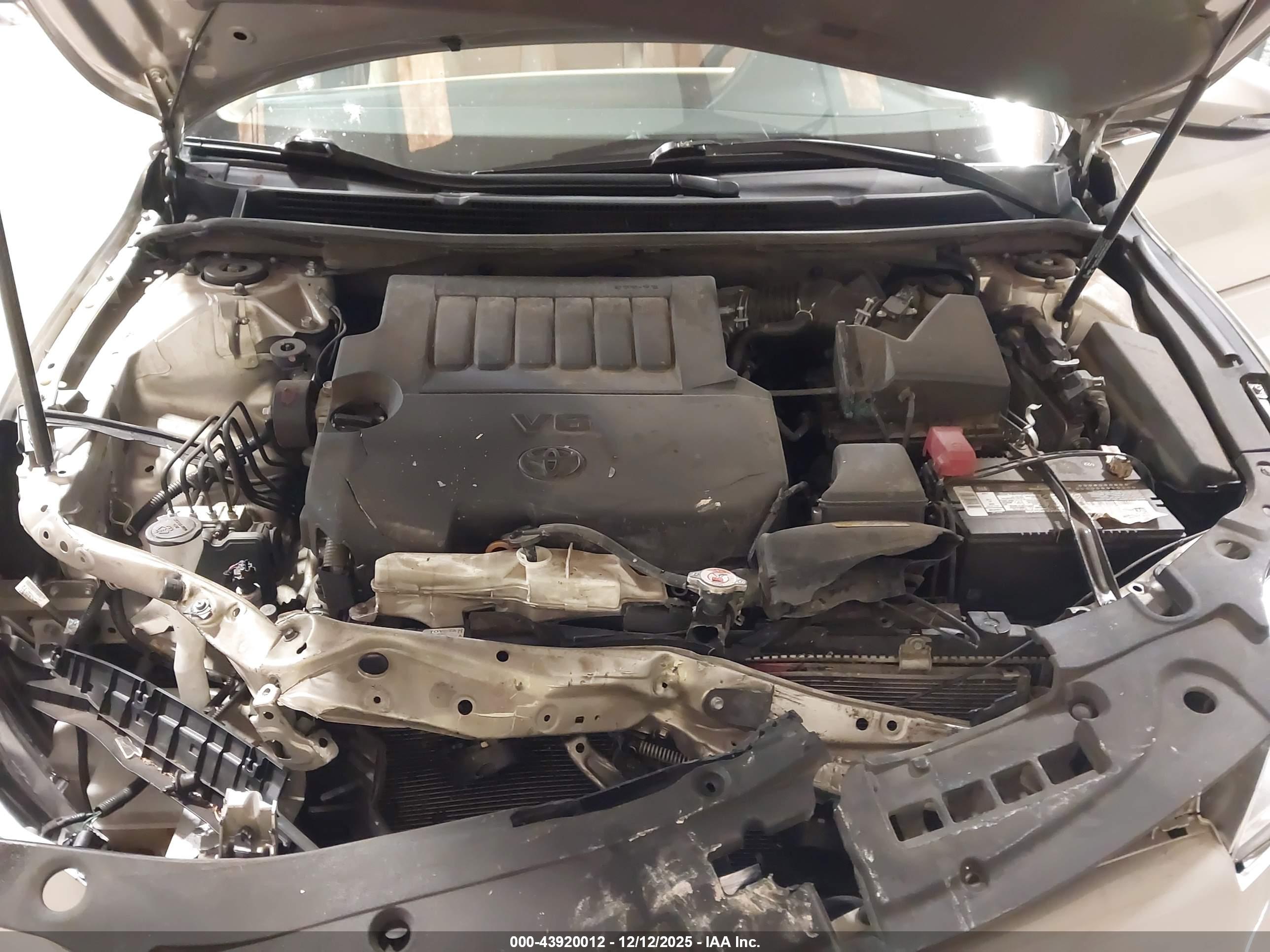 TOYOTA AVALON image 10
