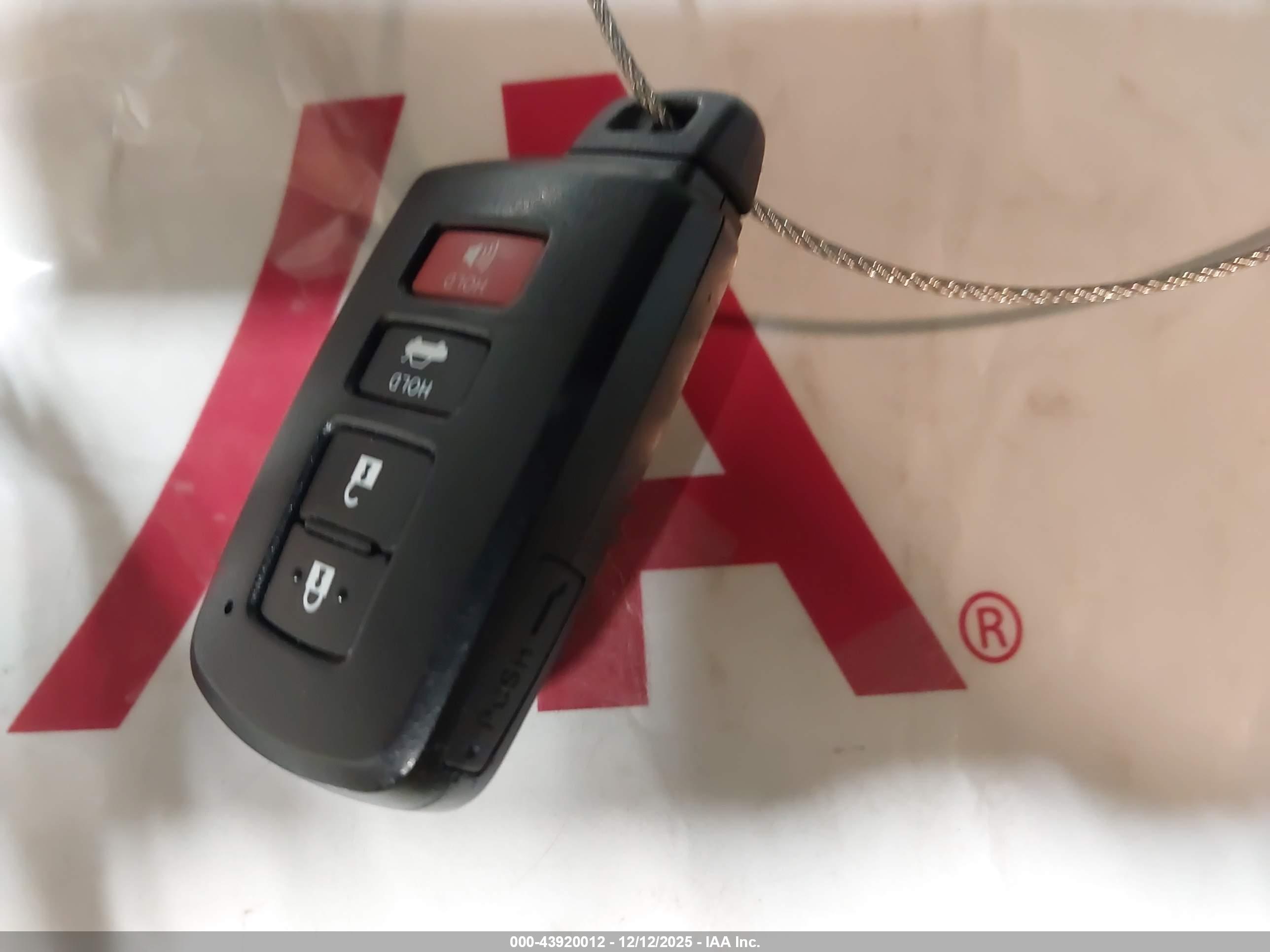TOYOTA AVALON image 11