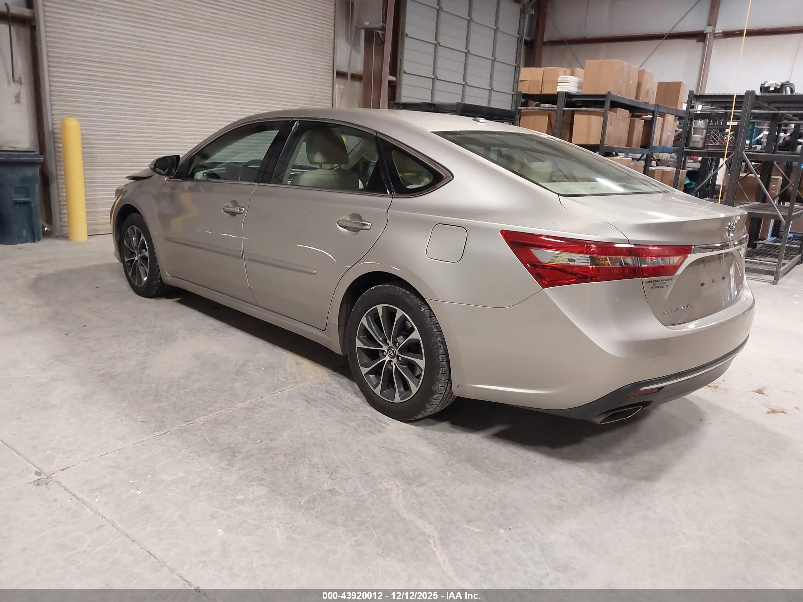 TOYOTA AVALON image 3