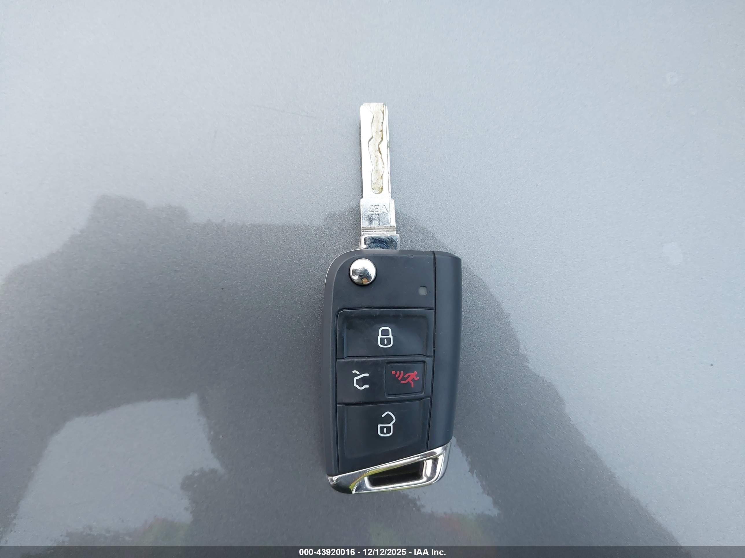 VOLKSWAGEN E-GOLF image 11
