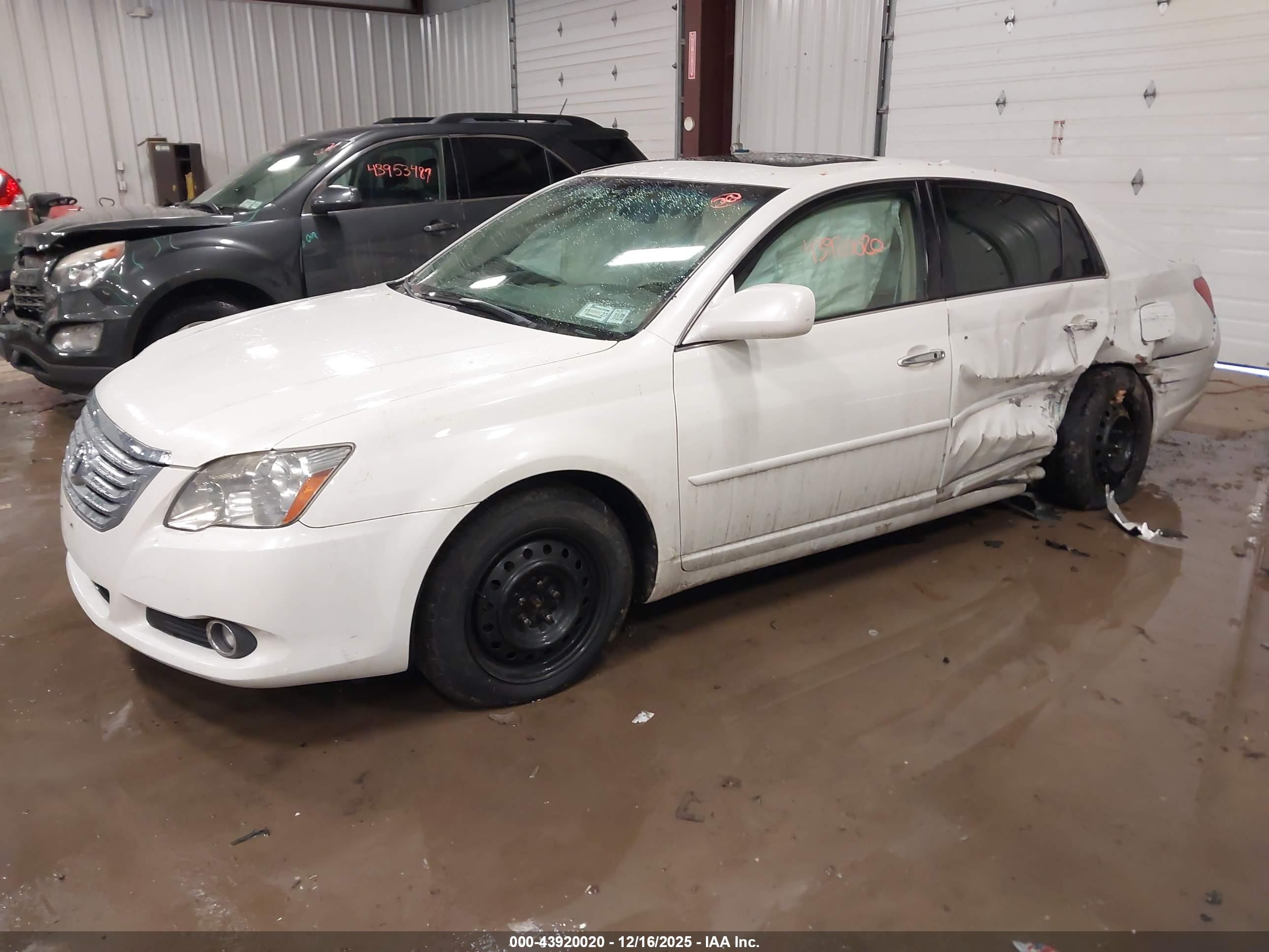 TOYOTA AVALON image 2