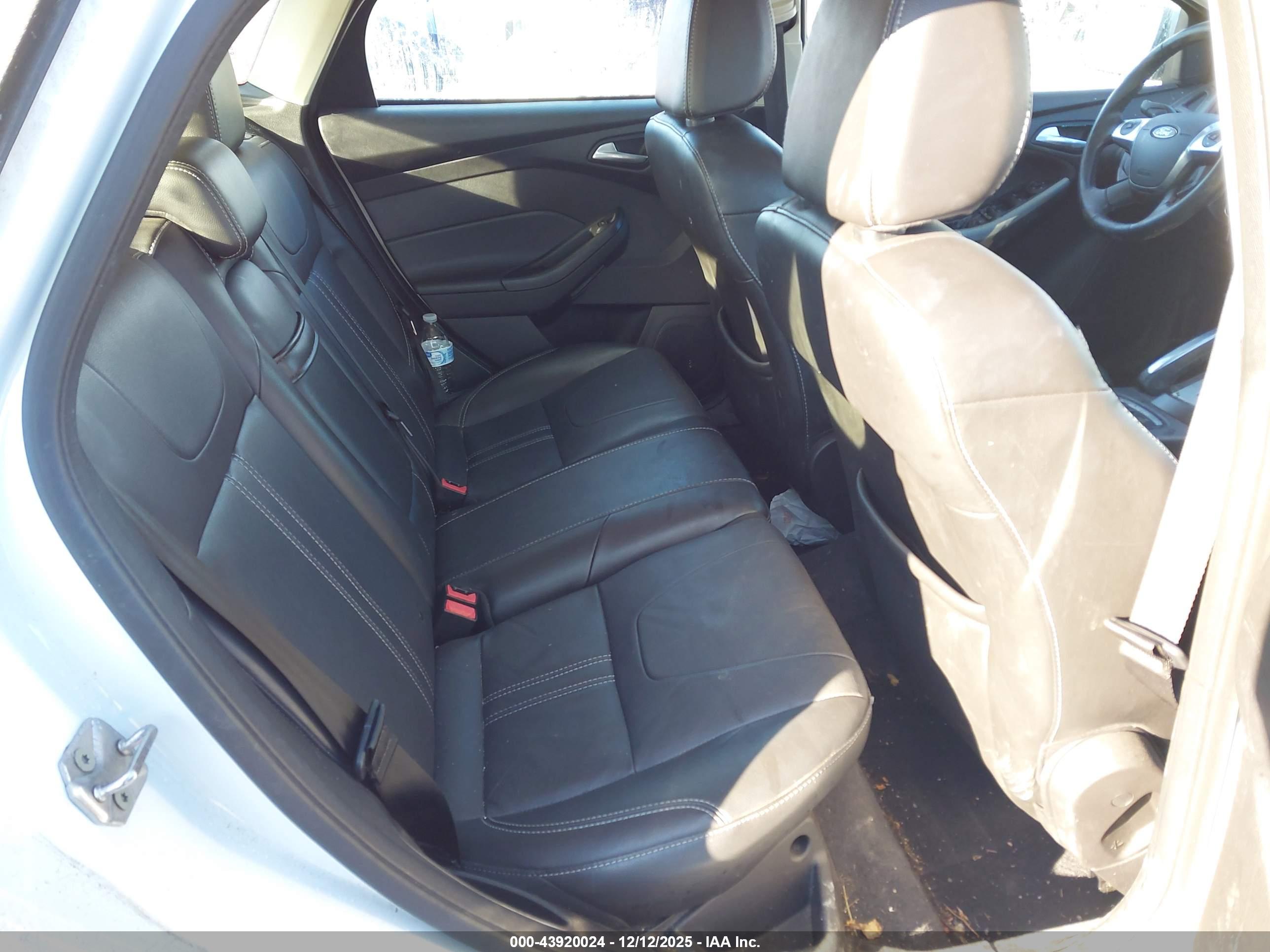FORD FOCUS image 8