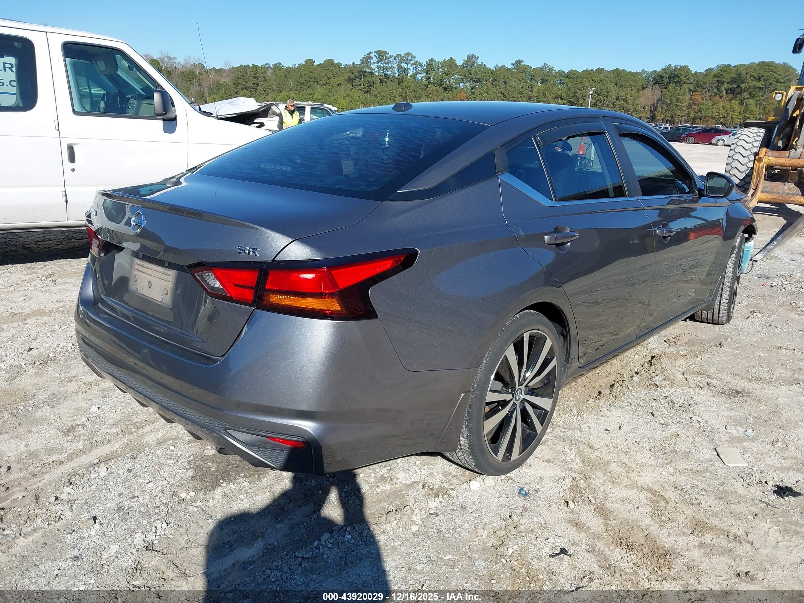 NISSAN ALTIMA image 4