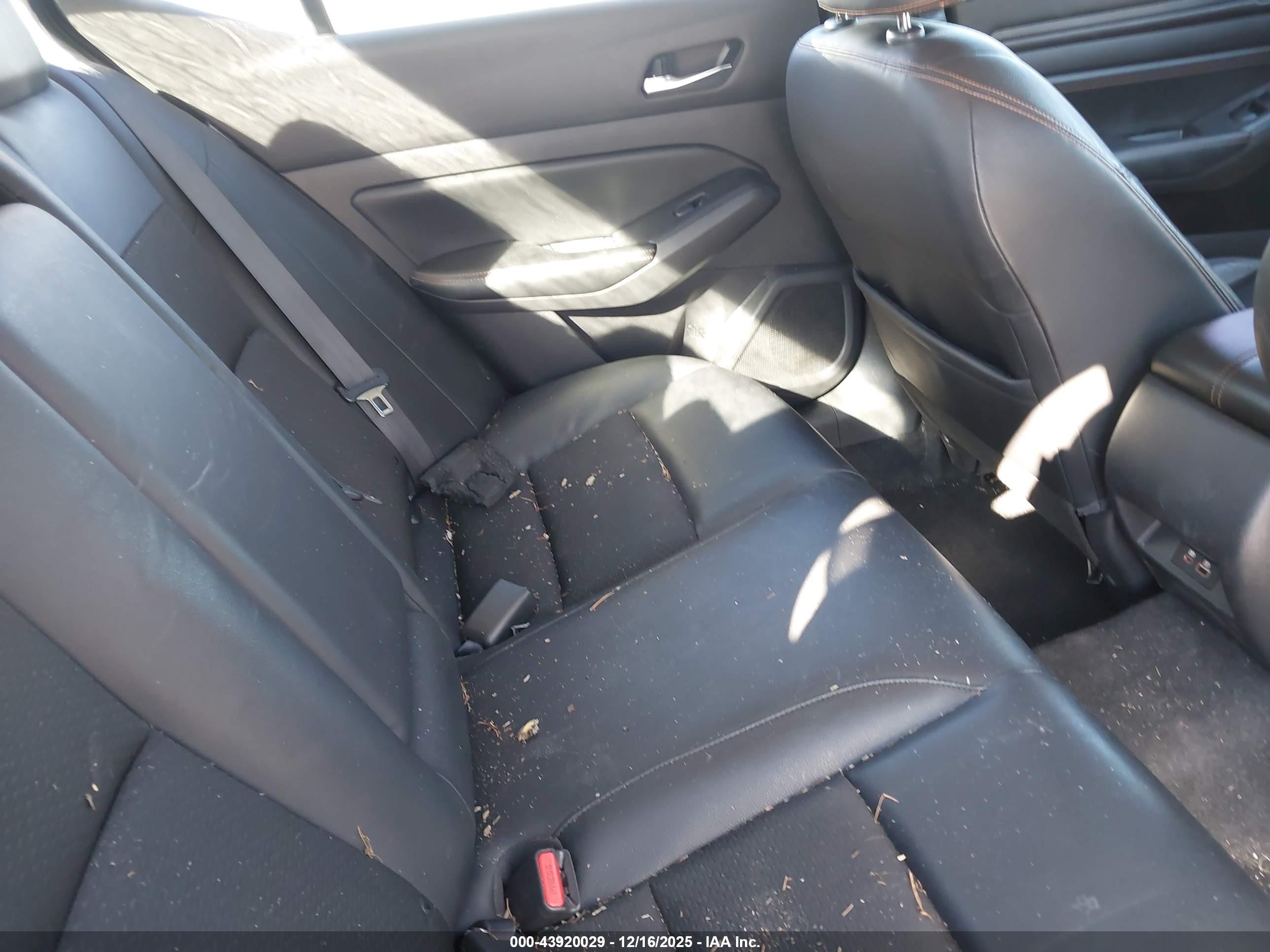 NISSAN ALTIMA image 8