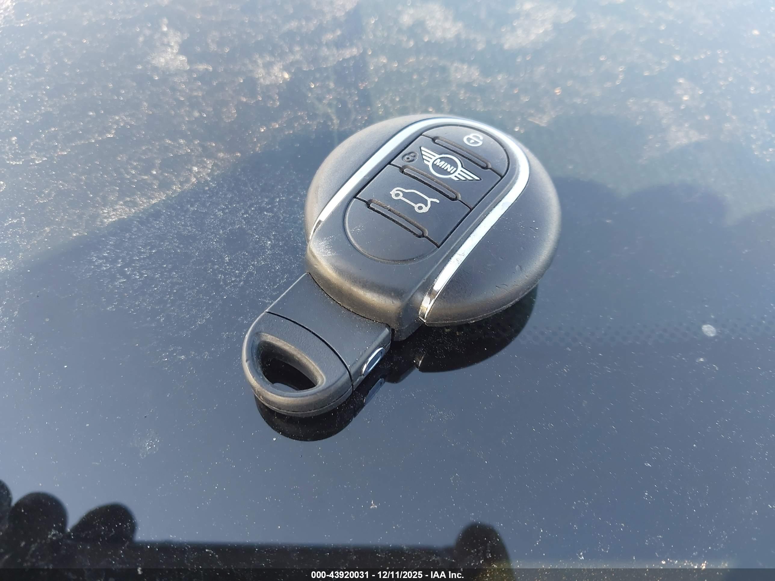 MINI COUNTRYMAN image 11