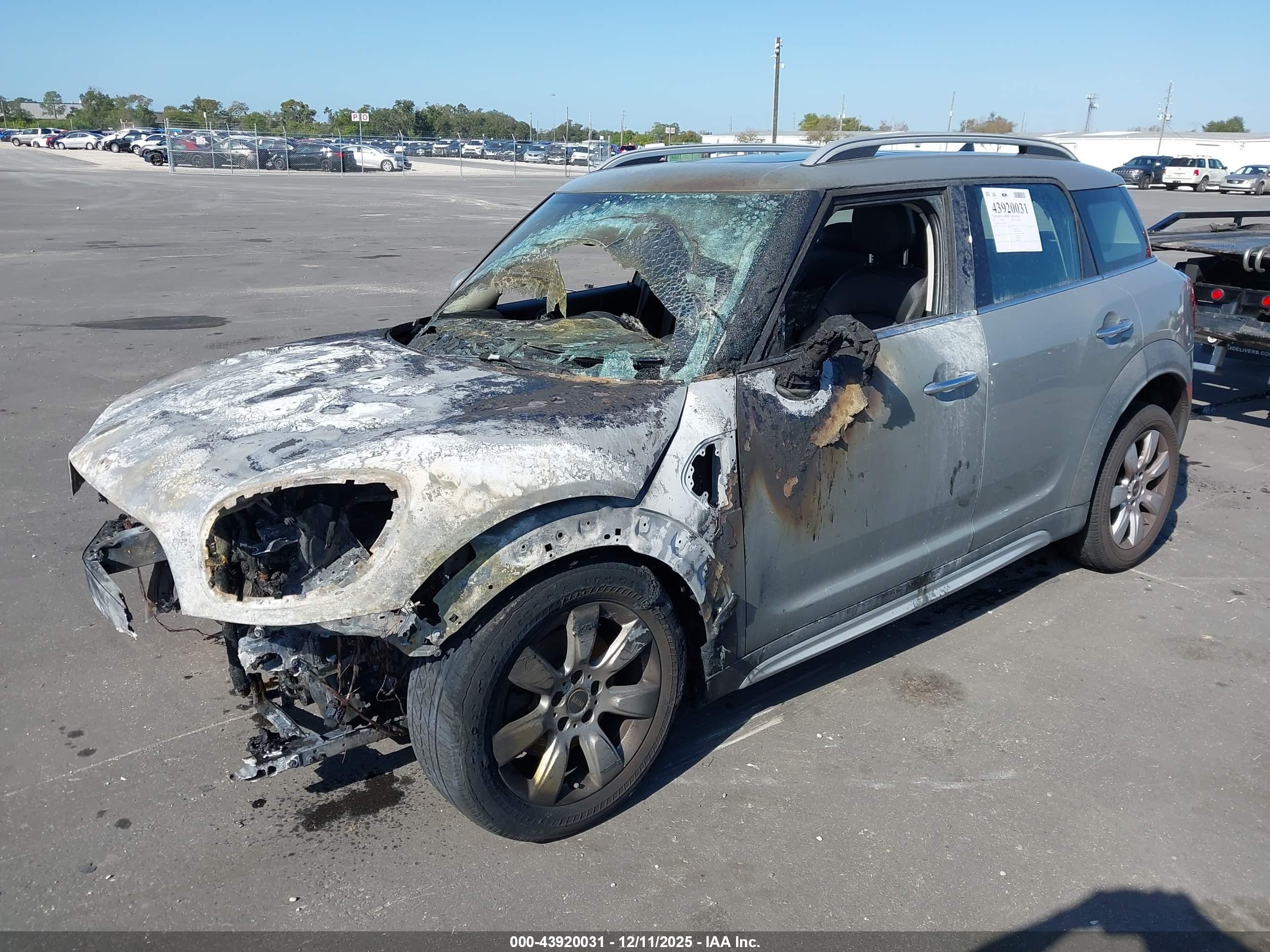 MINI COUNTRYMAN image 2