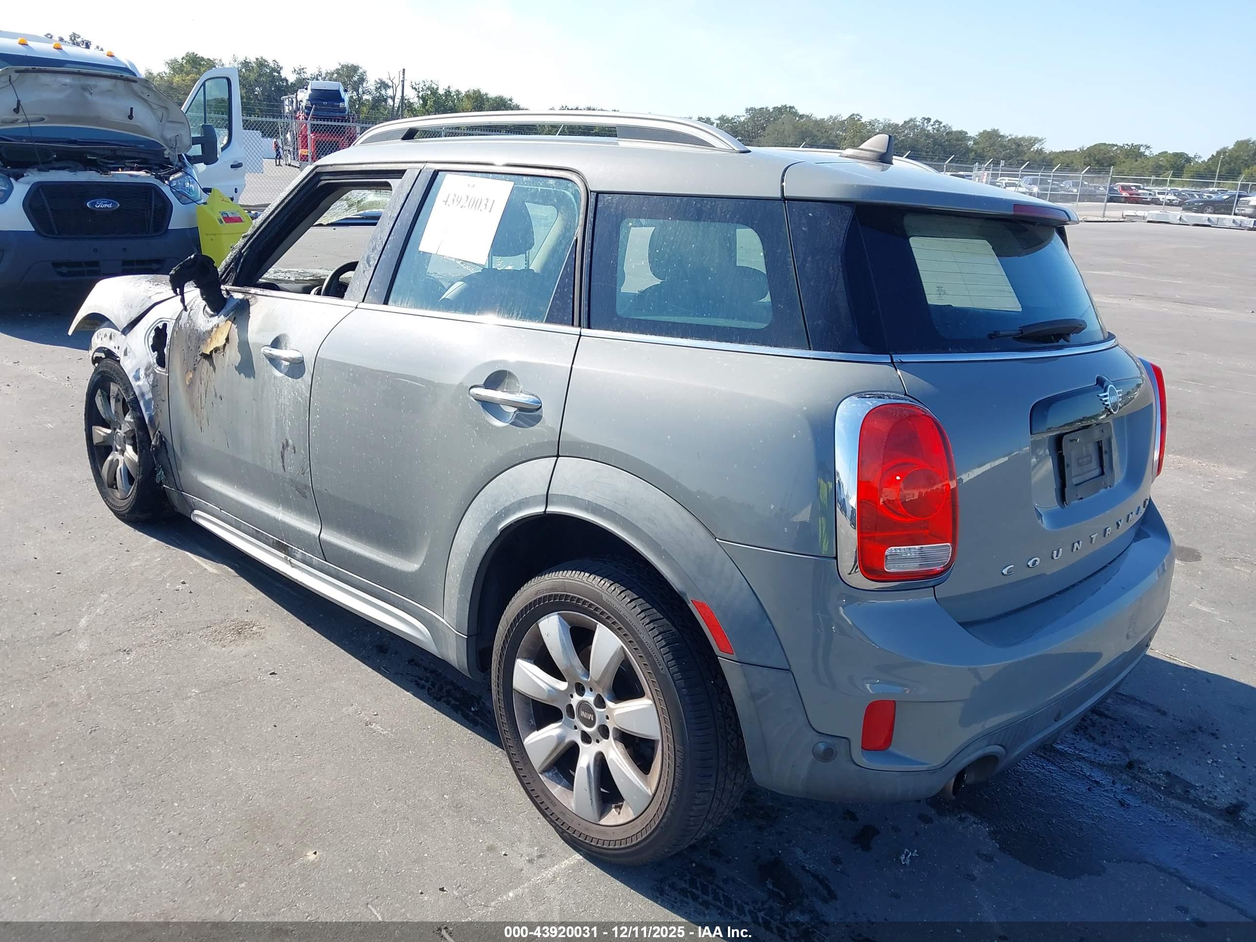 MINI COUNTRYMAN image 3