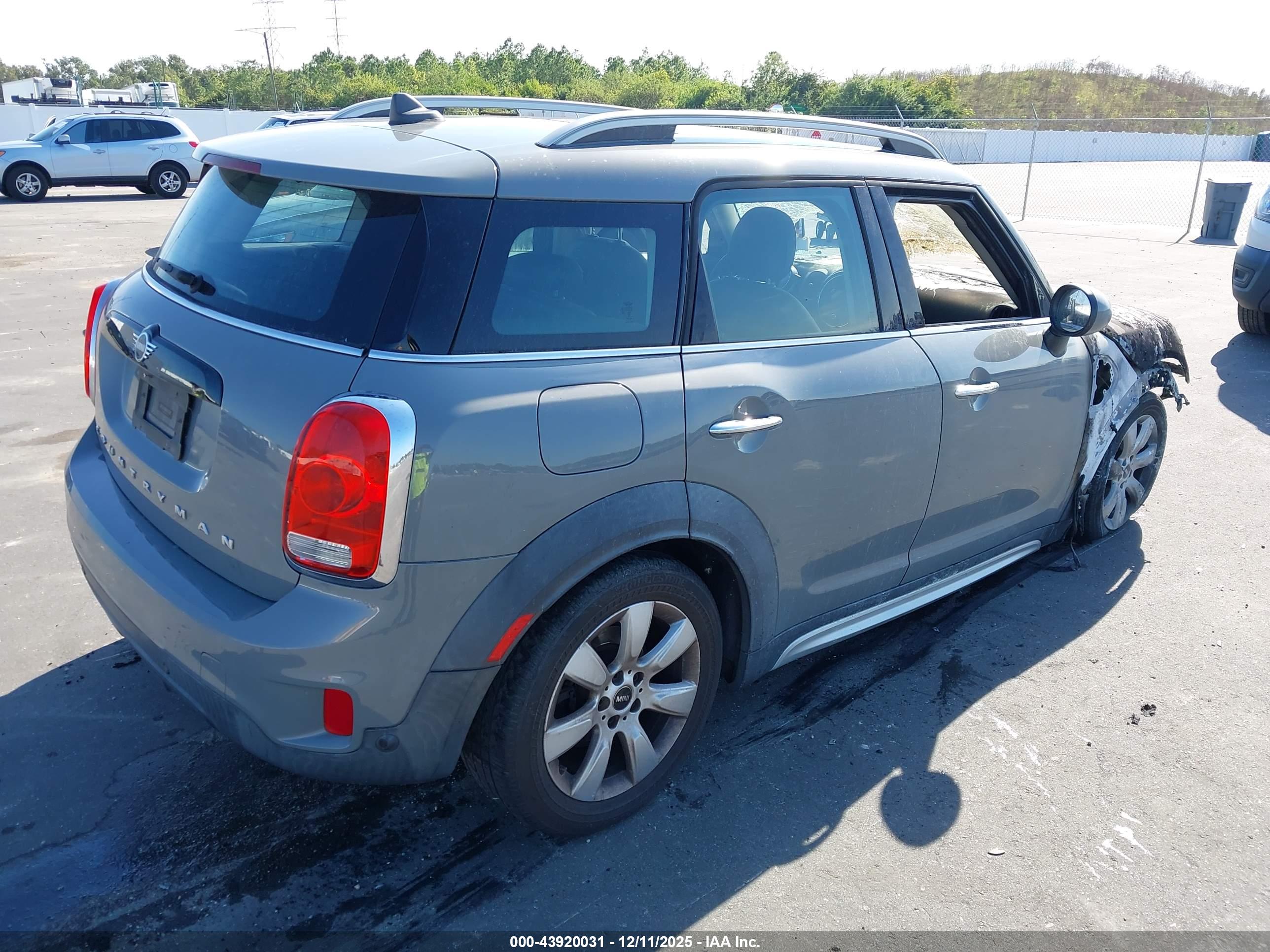 MINI COUNTRYMAN image 4