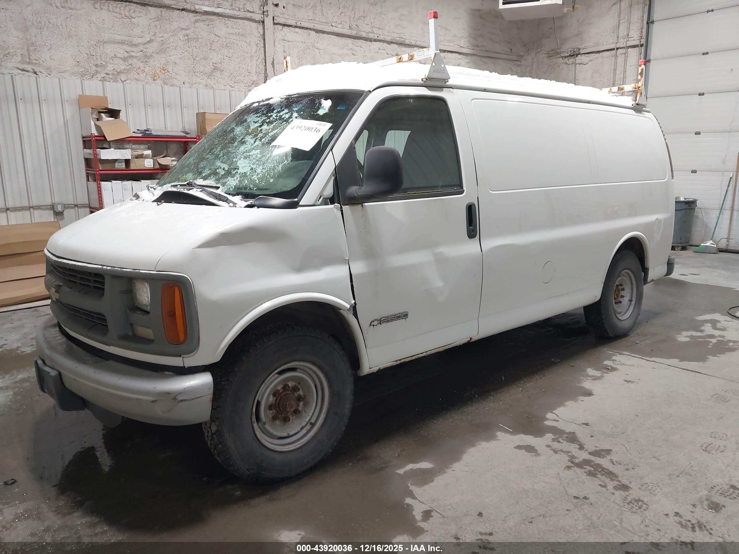 CHEVROLET EXPRESS image 2