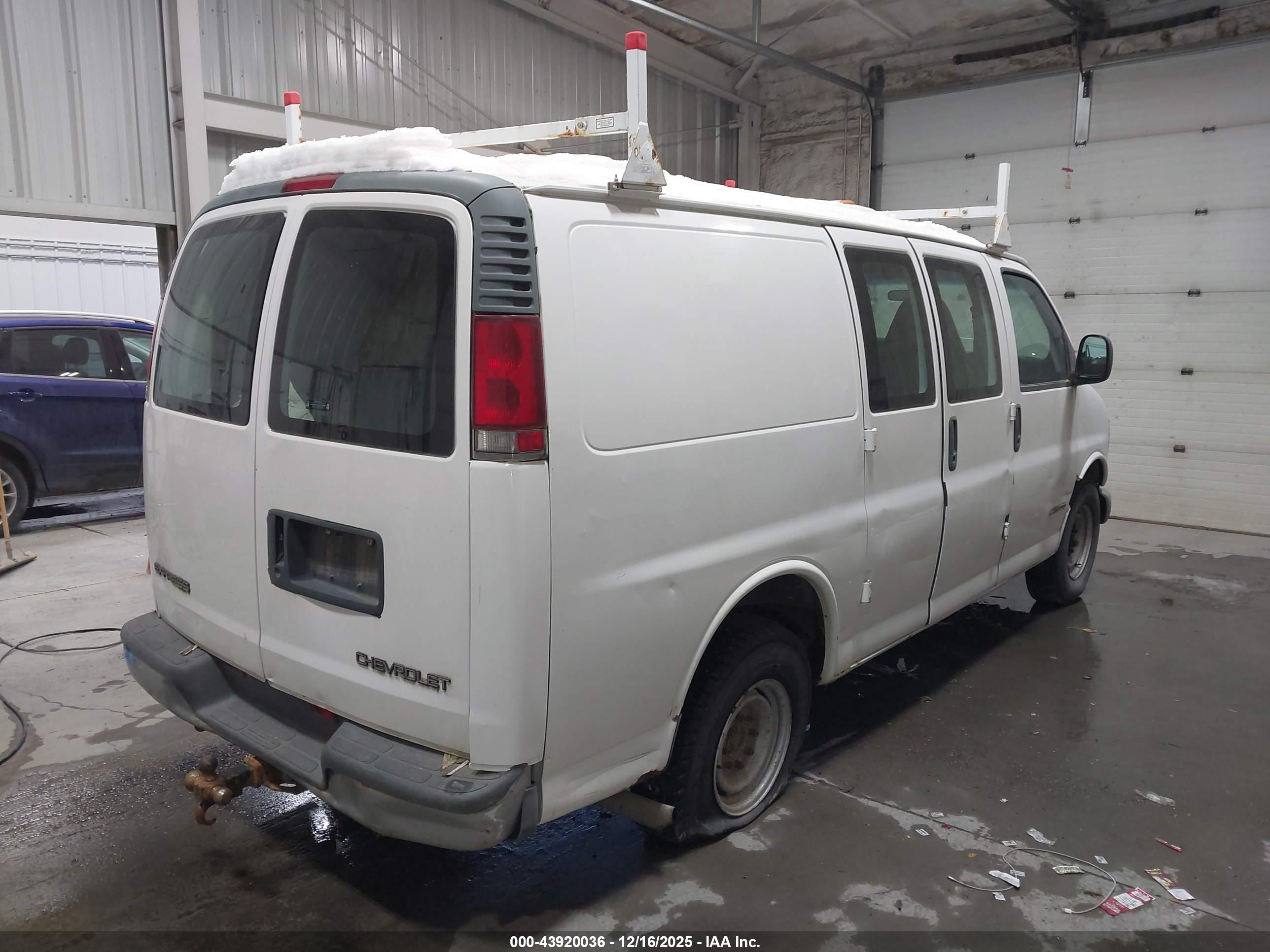 CHEVROLET EXPRESS image 4
