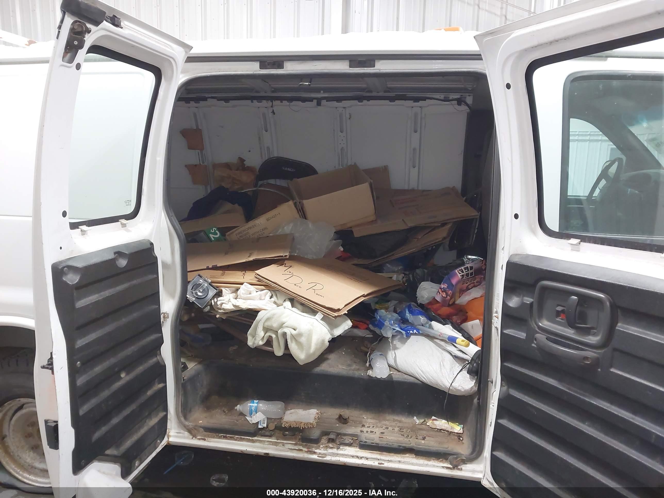 CHEVROLET EXPRESS image 8
