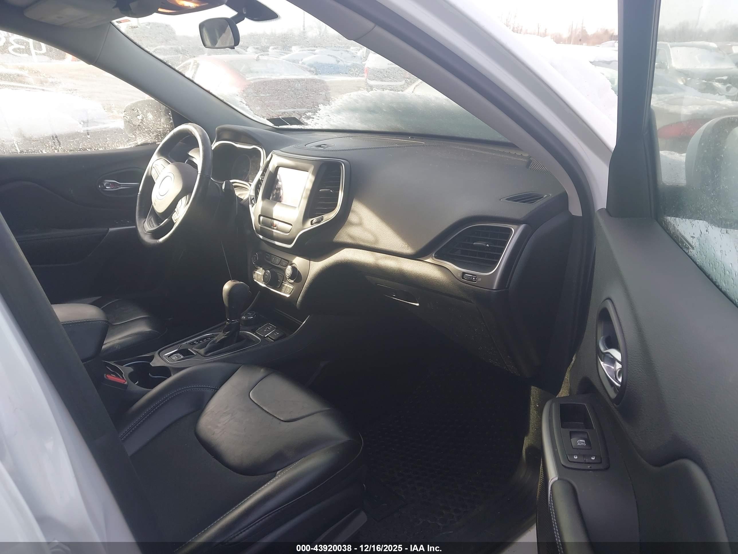 JEEP CHEROKEE image 5