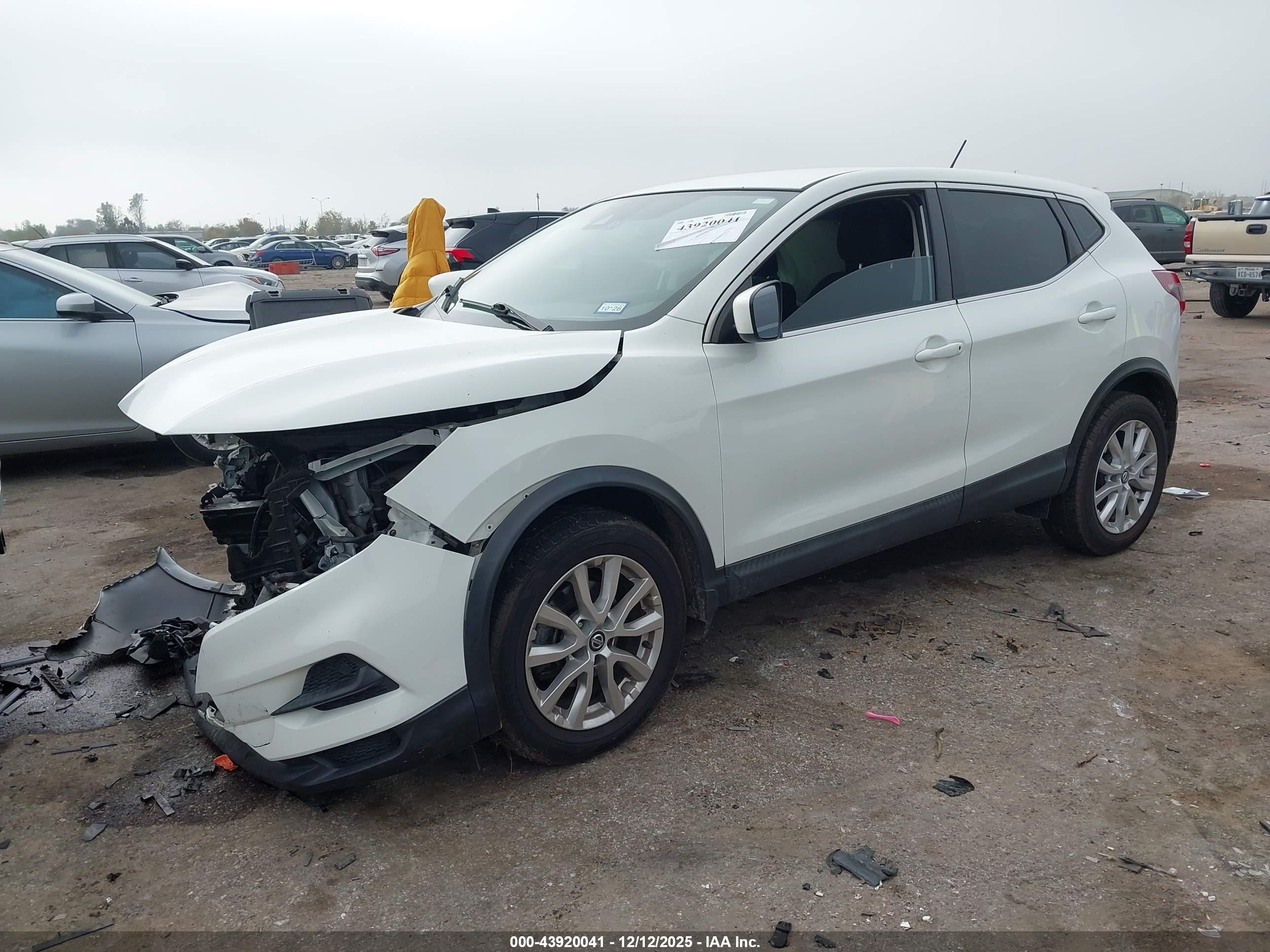 NISSAN ROGUE image 2