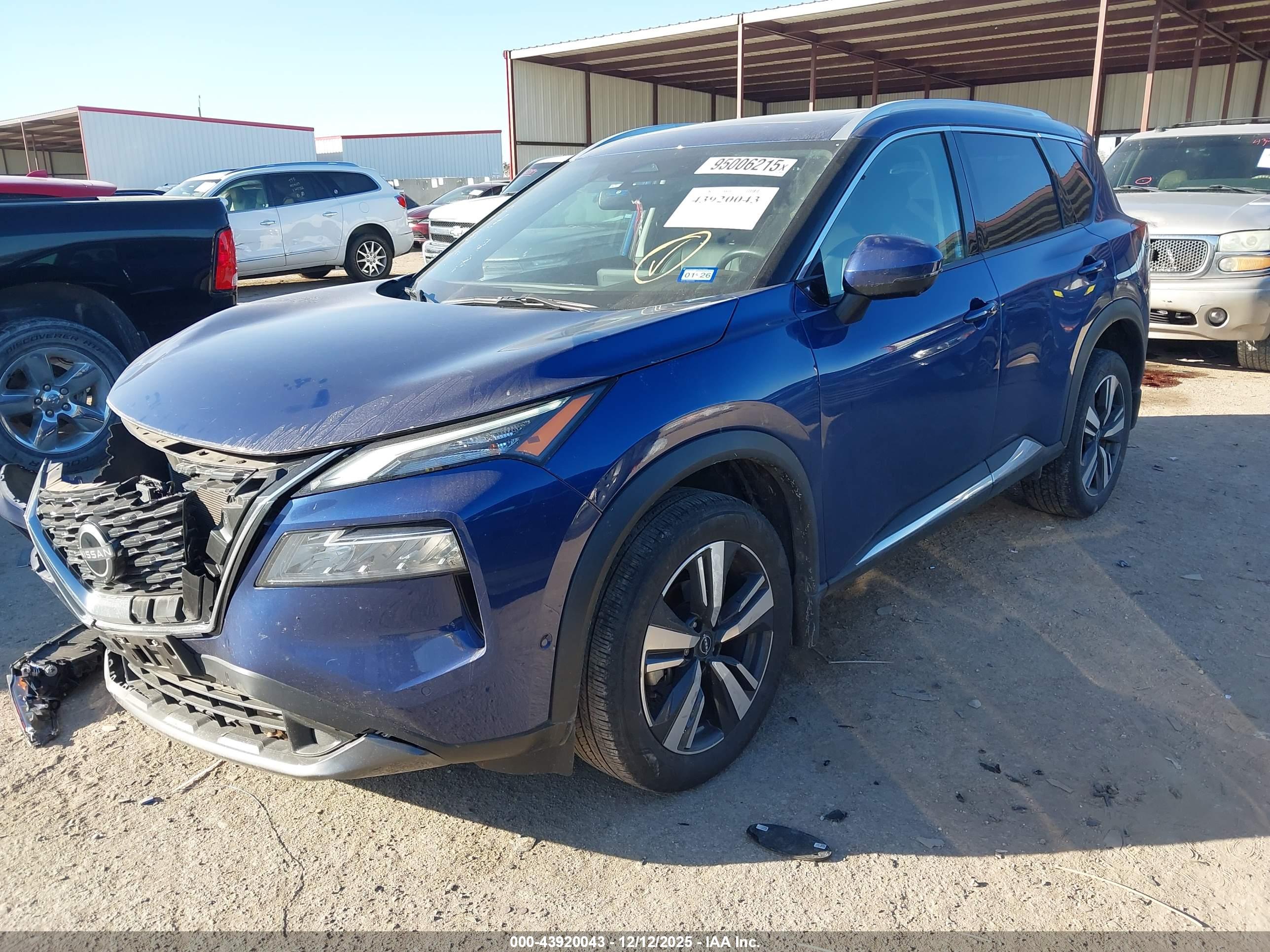 NISSAN ROGUE image 2