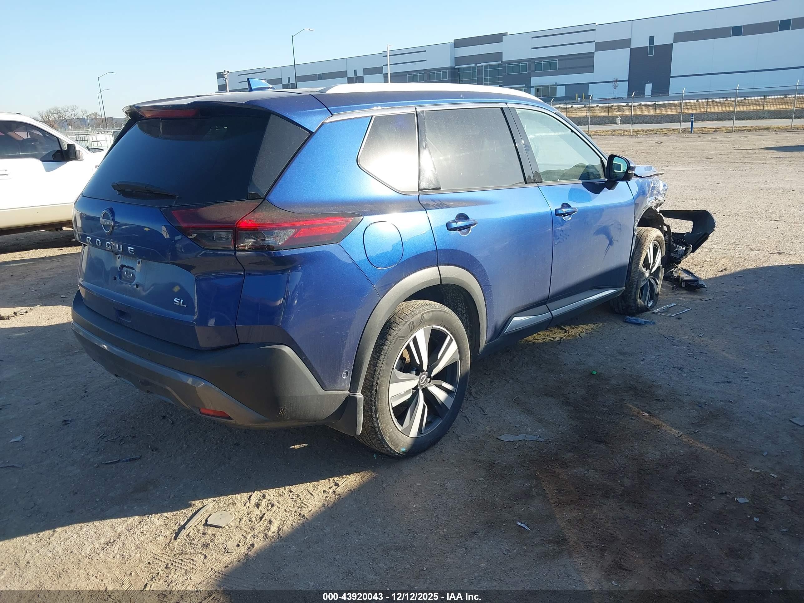 NISSAN ROGUE image 4