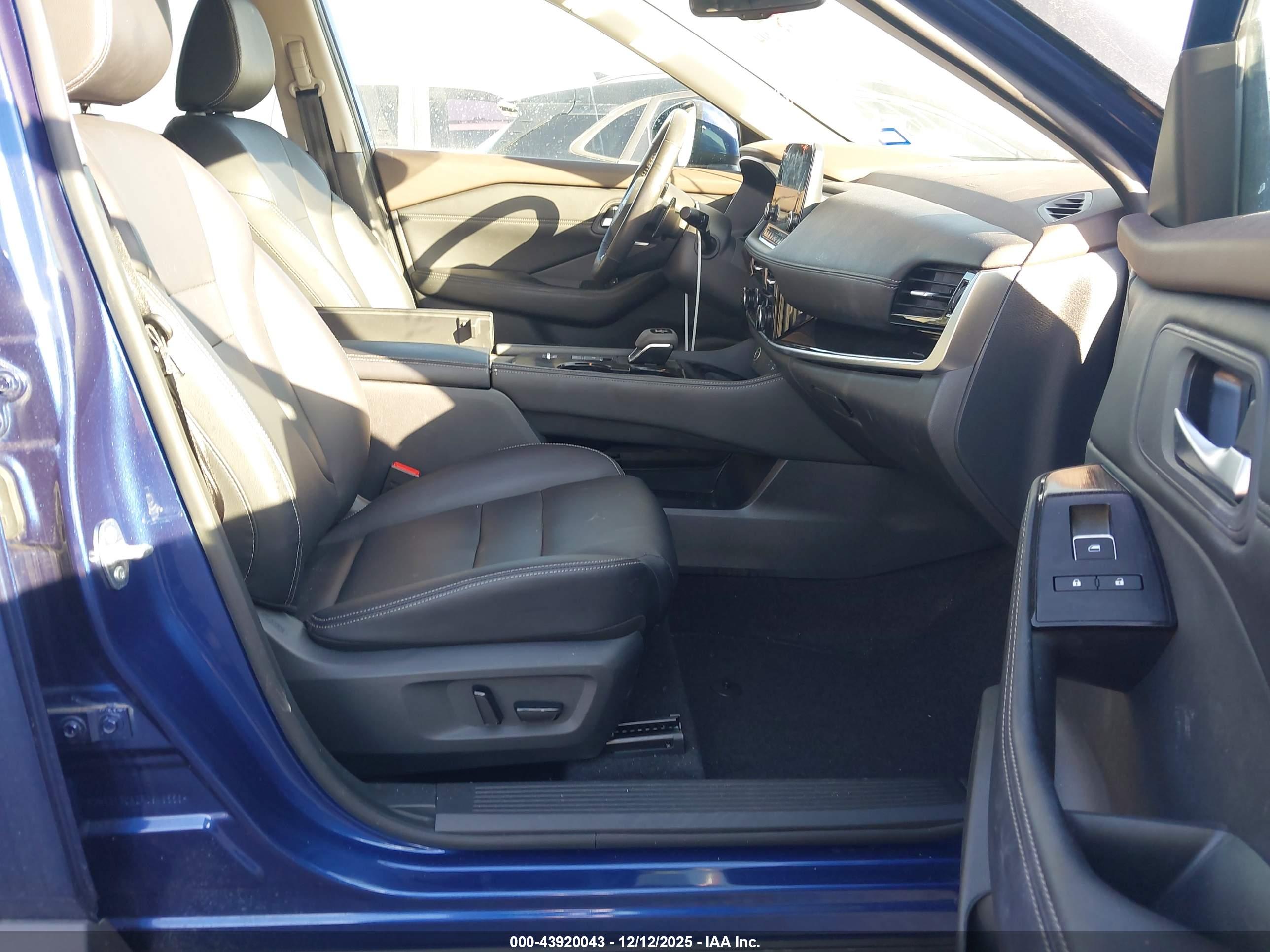 NISSAN ROGUE image 5