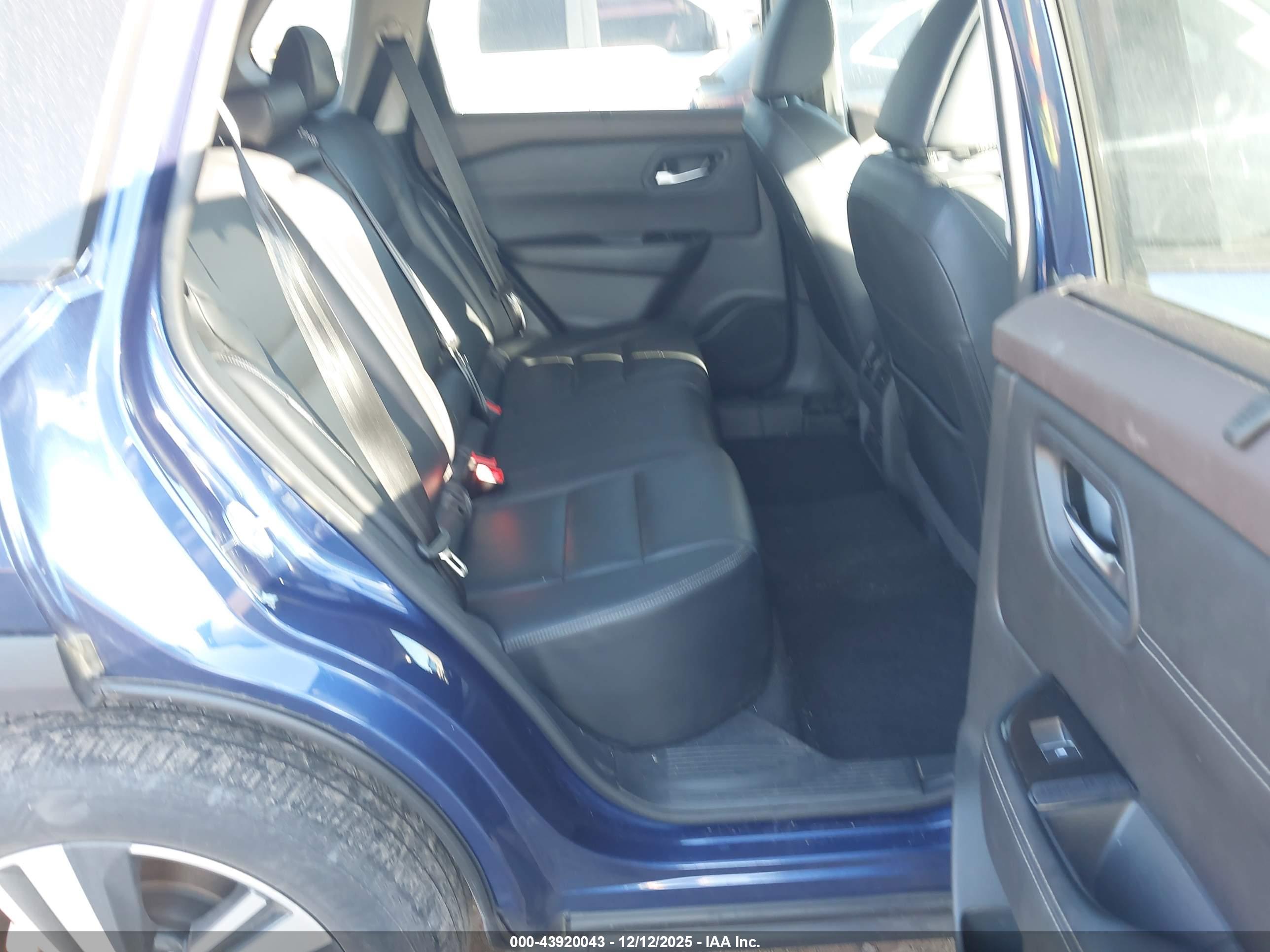 NISSAN ROGUE image 8