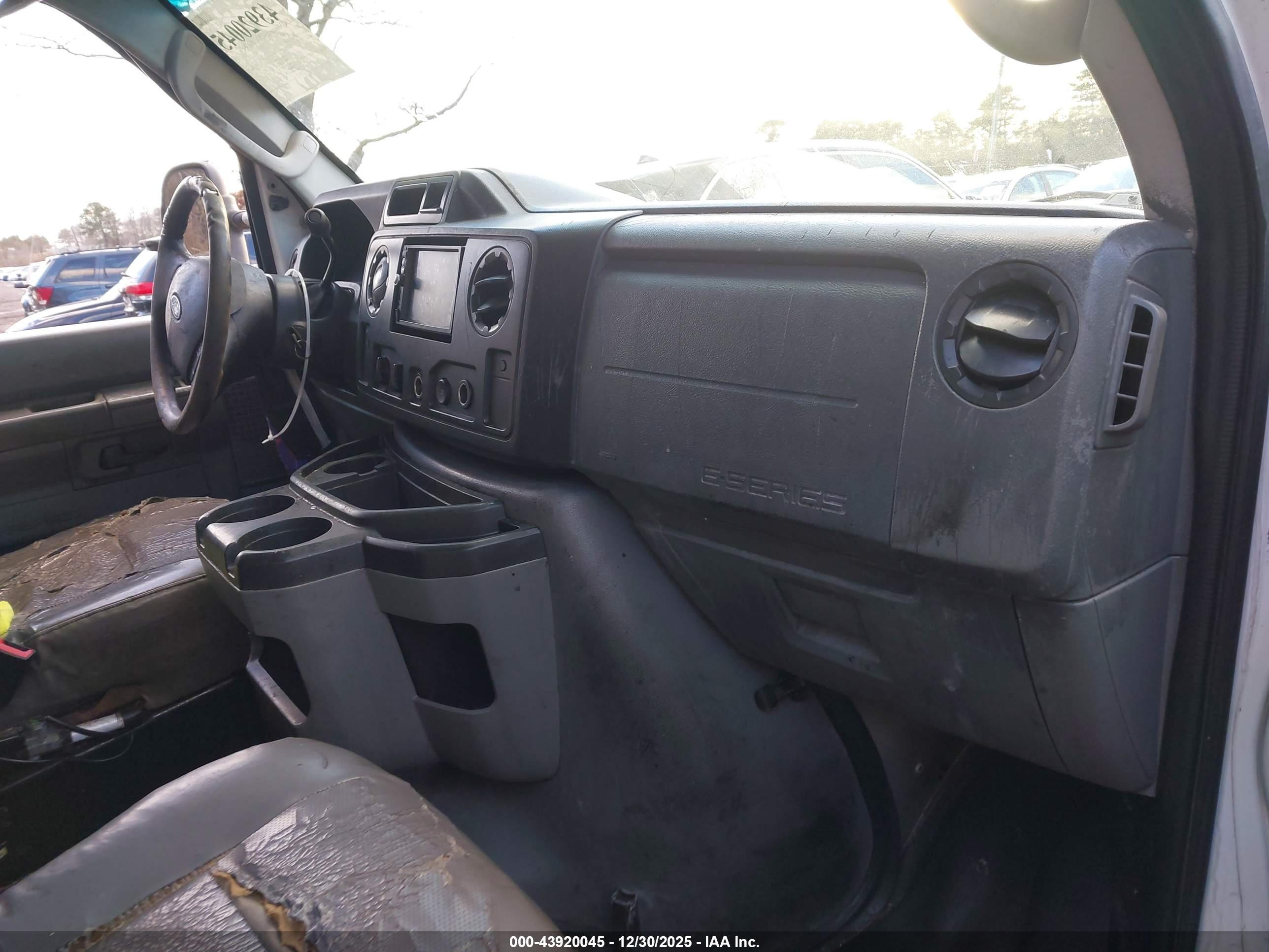 FORD E-250 image 5