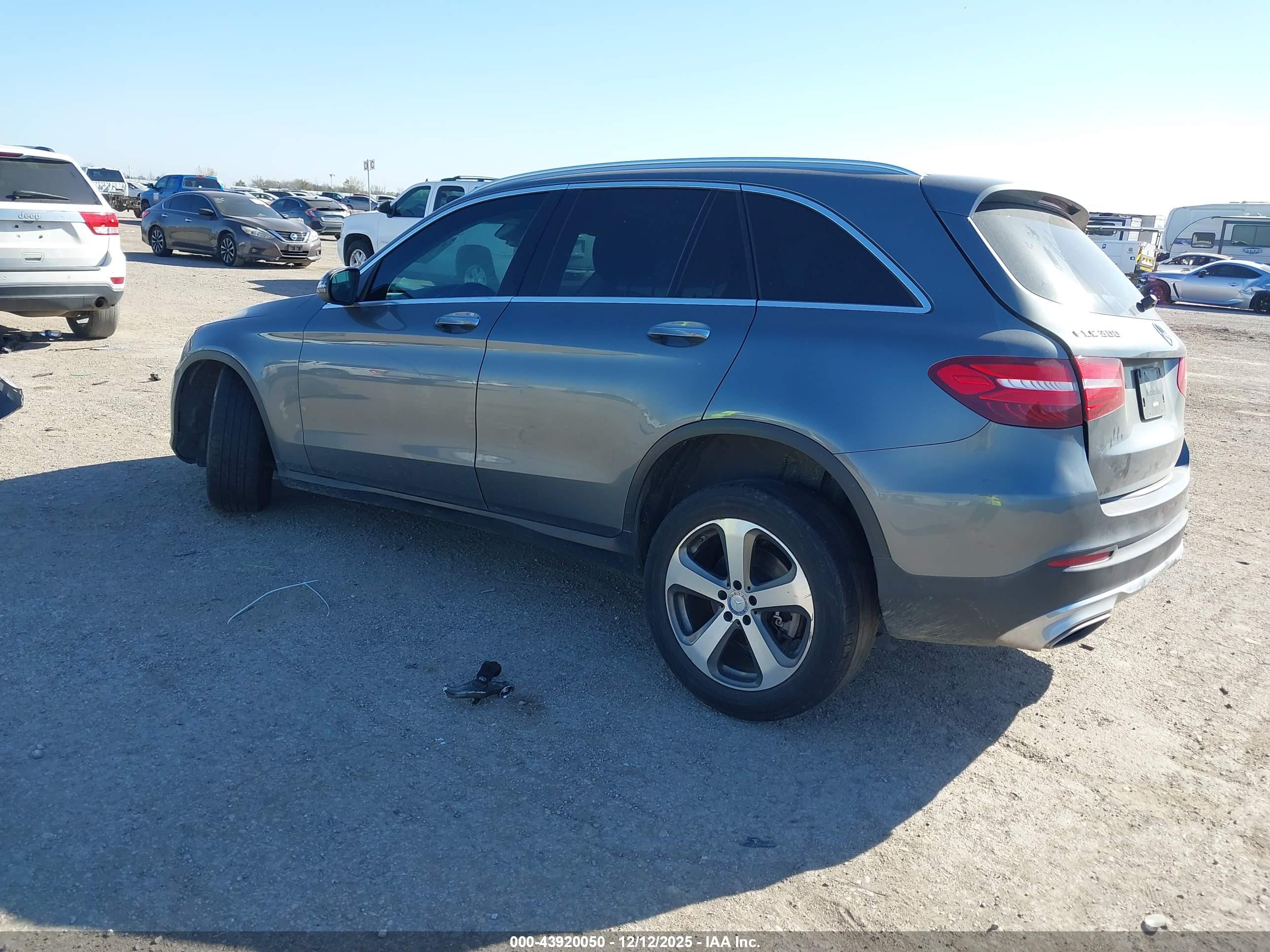 MERCEDES-BENZ GLC image 3