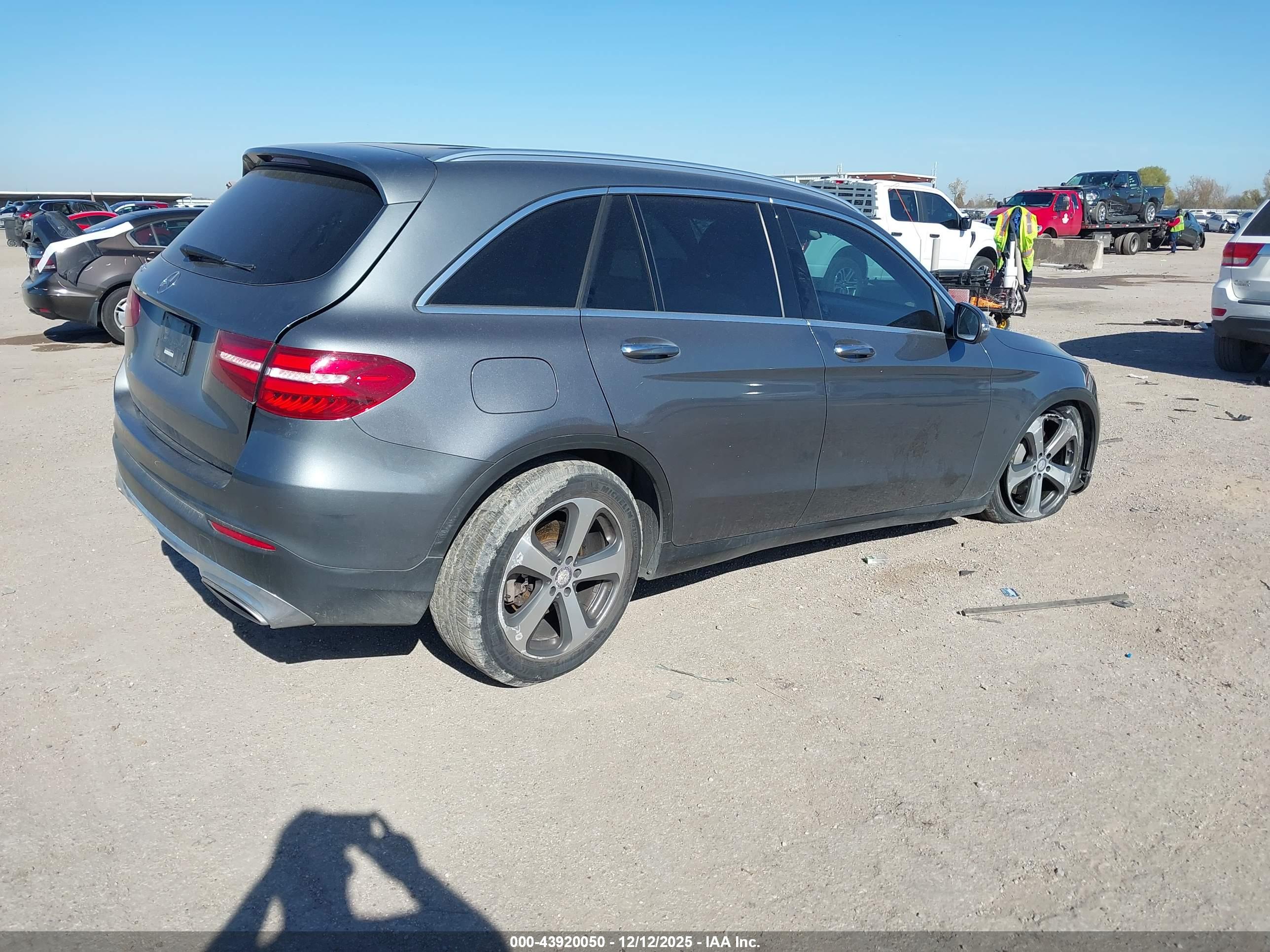 MERCEDES-BENZ GLC image 4
