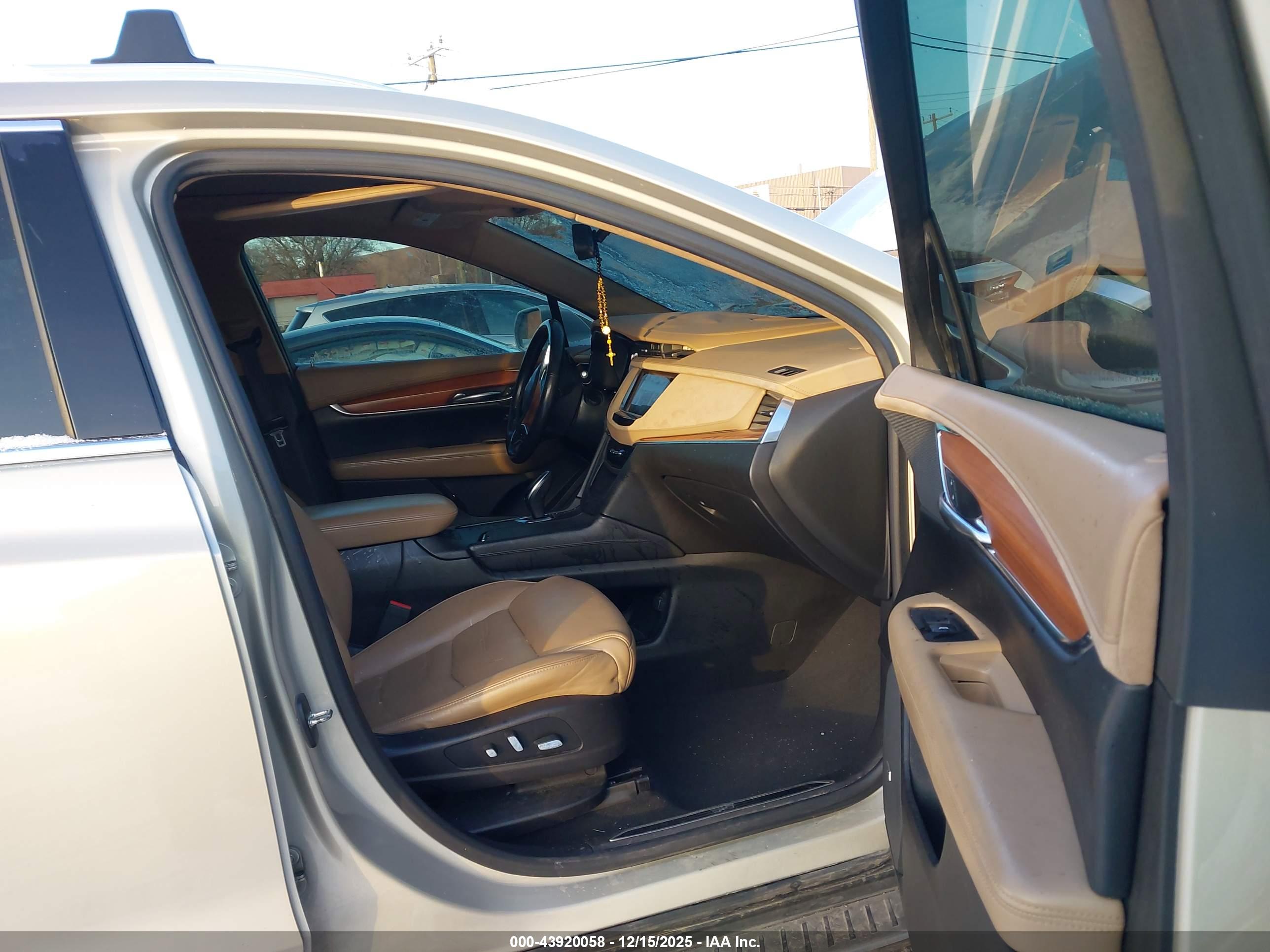 CADILLAC XT5 image 5