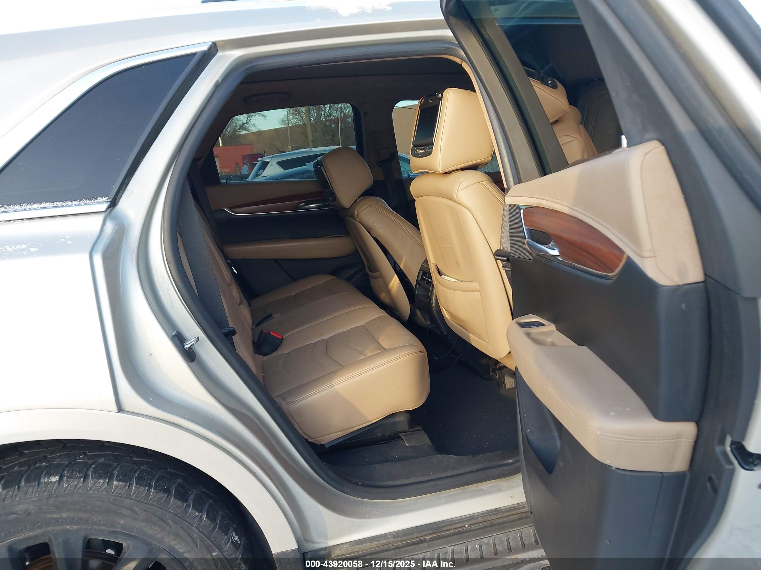 CADILLAC XT5 image 8