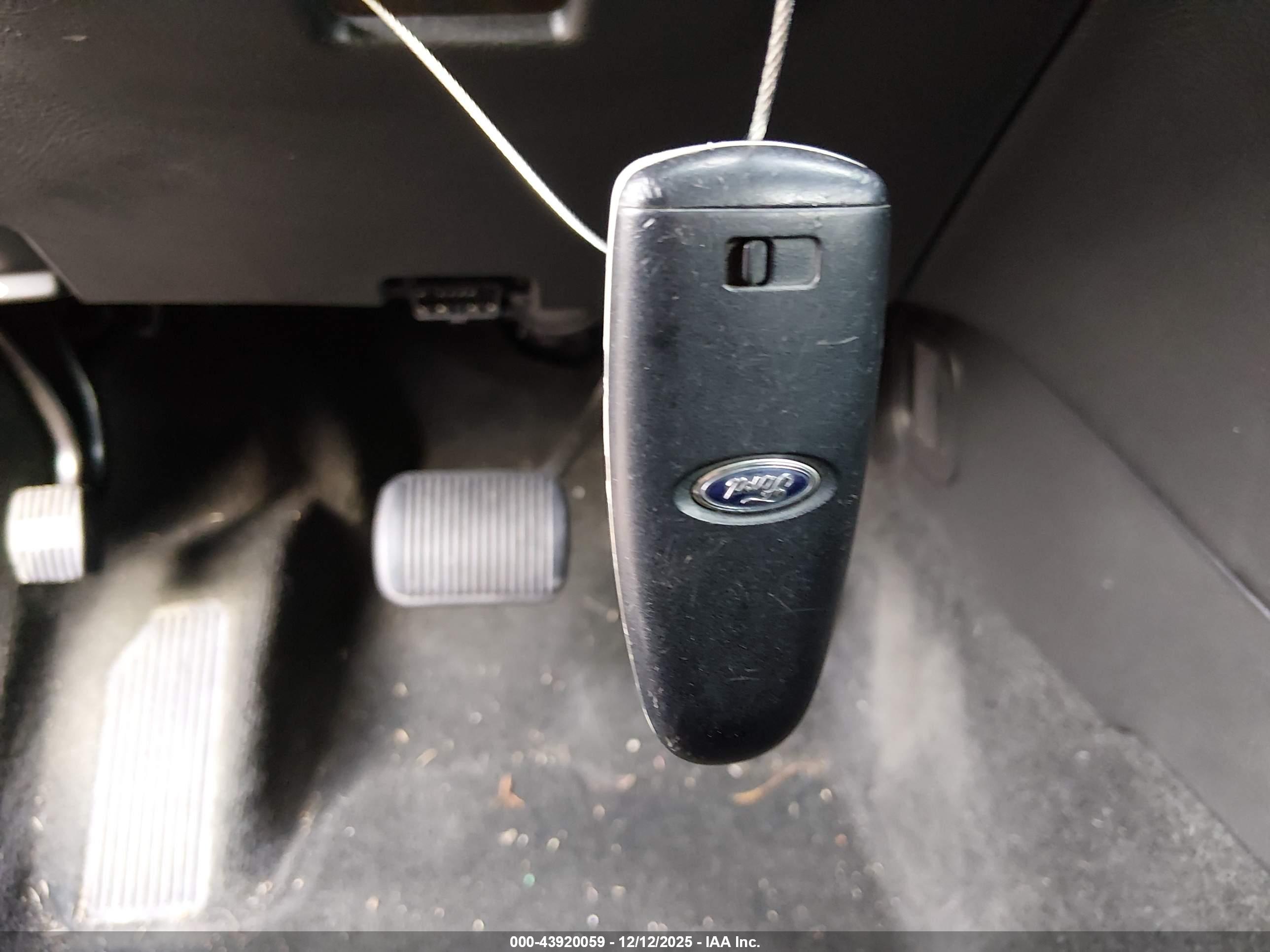 FORD TAURUS image 11