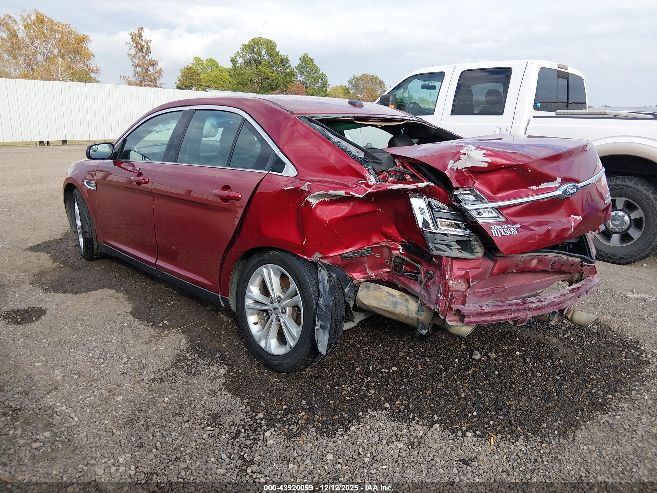 FORD TAURUS image 3