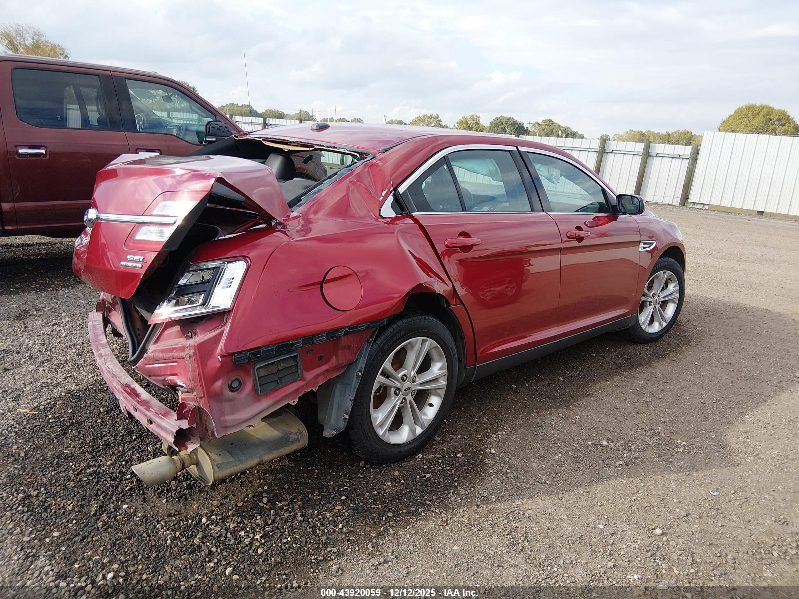FORD TAURUS image 4