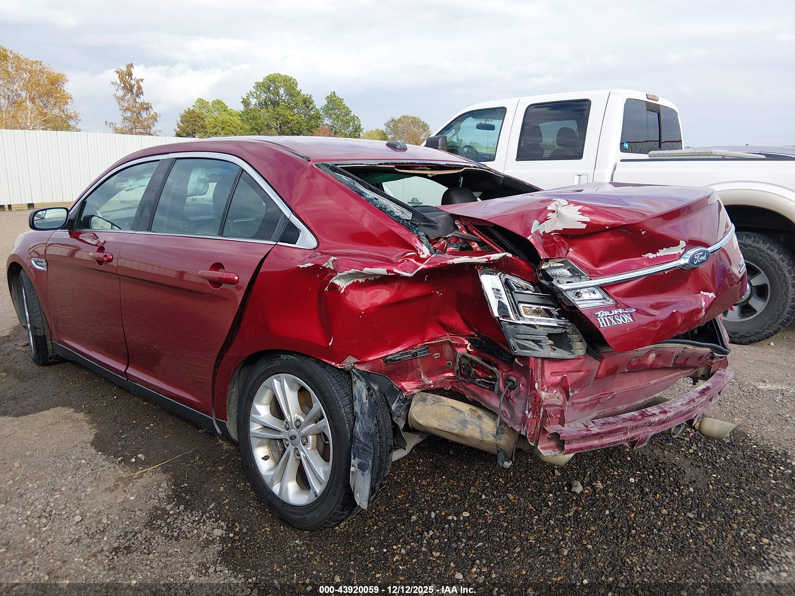 FORD TAURUS image 6