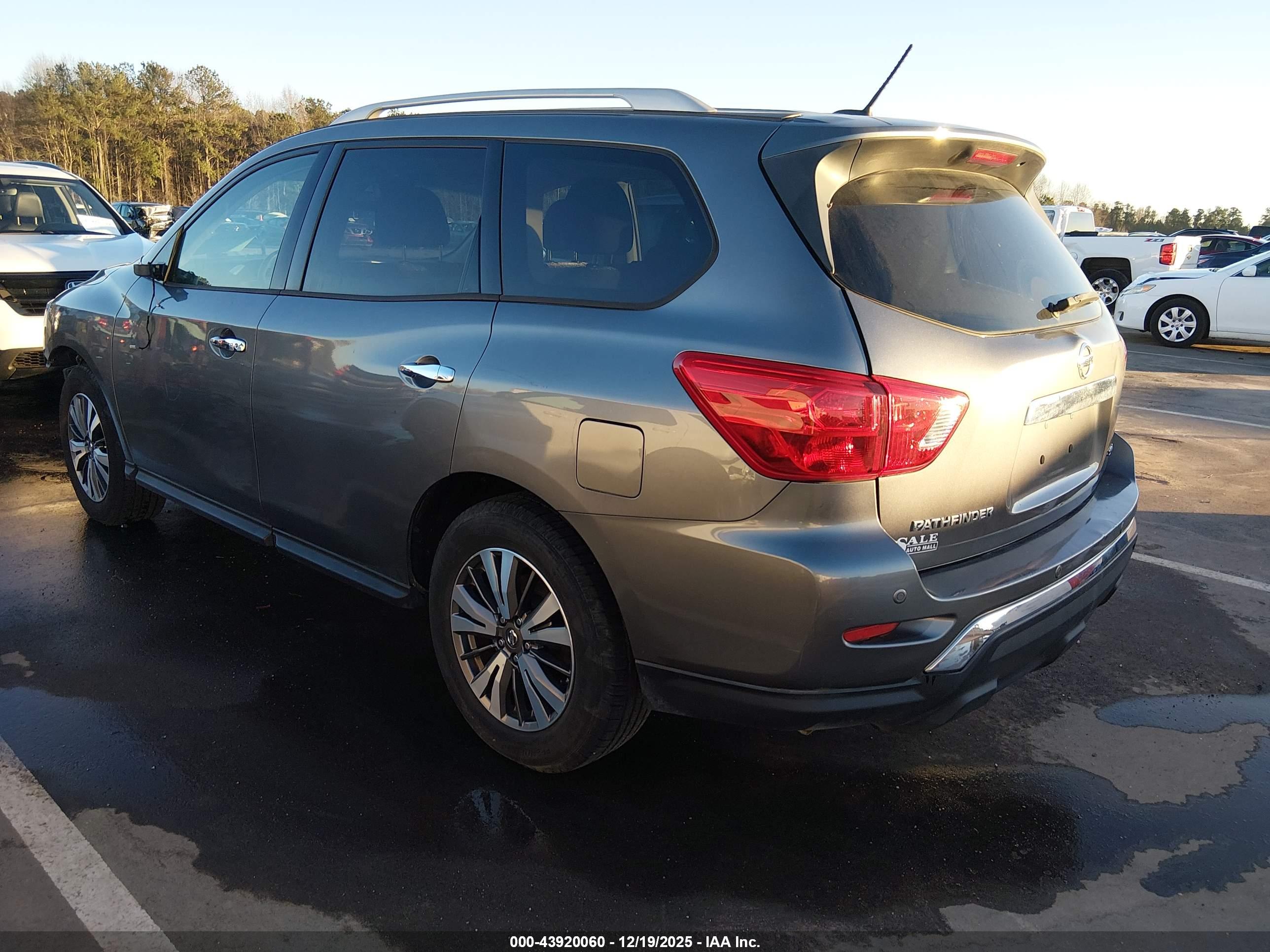 NISSAN PATHFINDER image 3