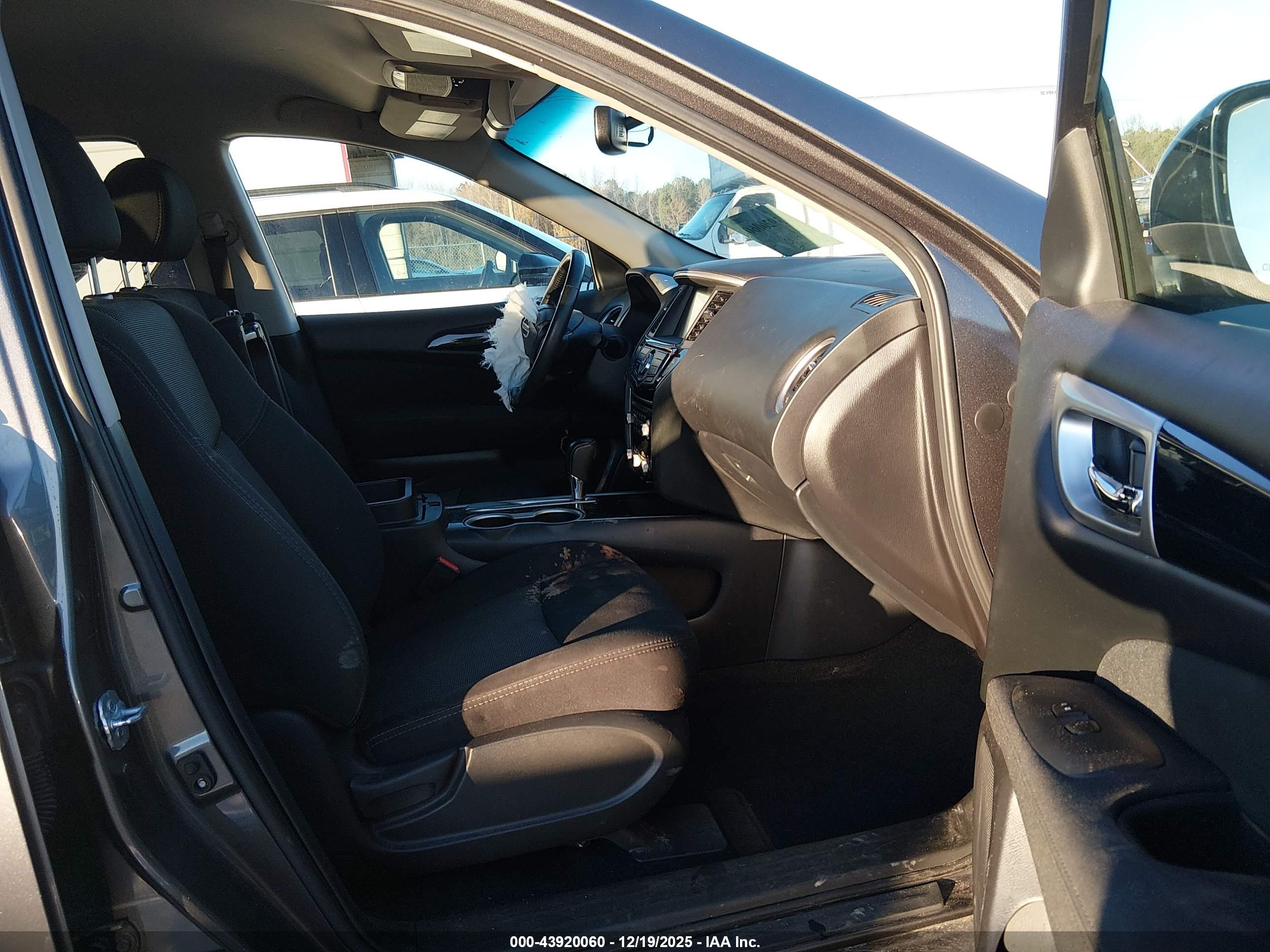 NISSAN PATHFINDER image 5