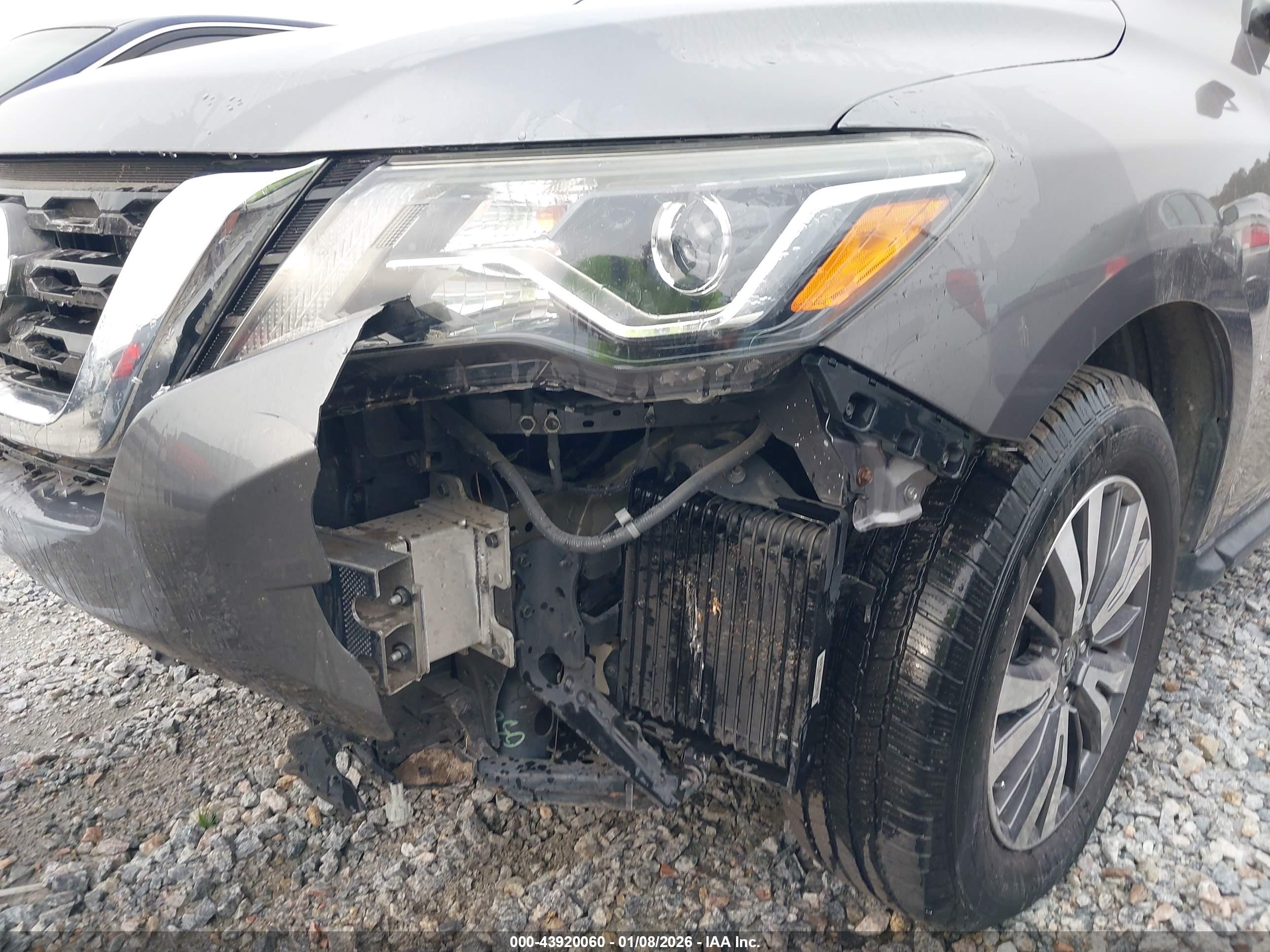 NISSAN PATHFINDER image 6