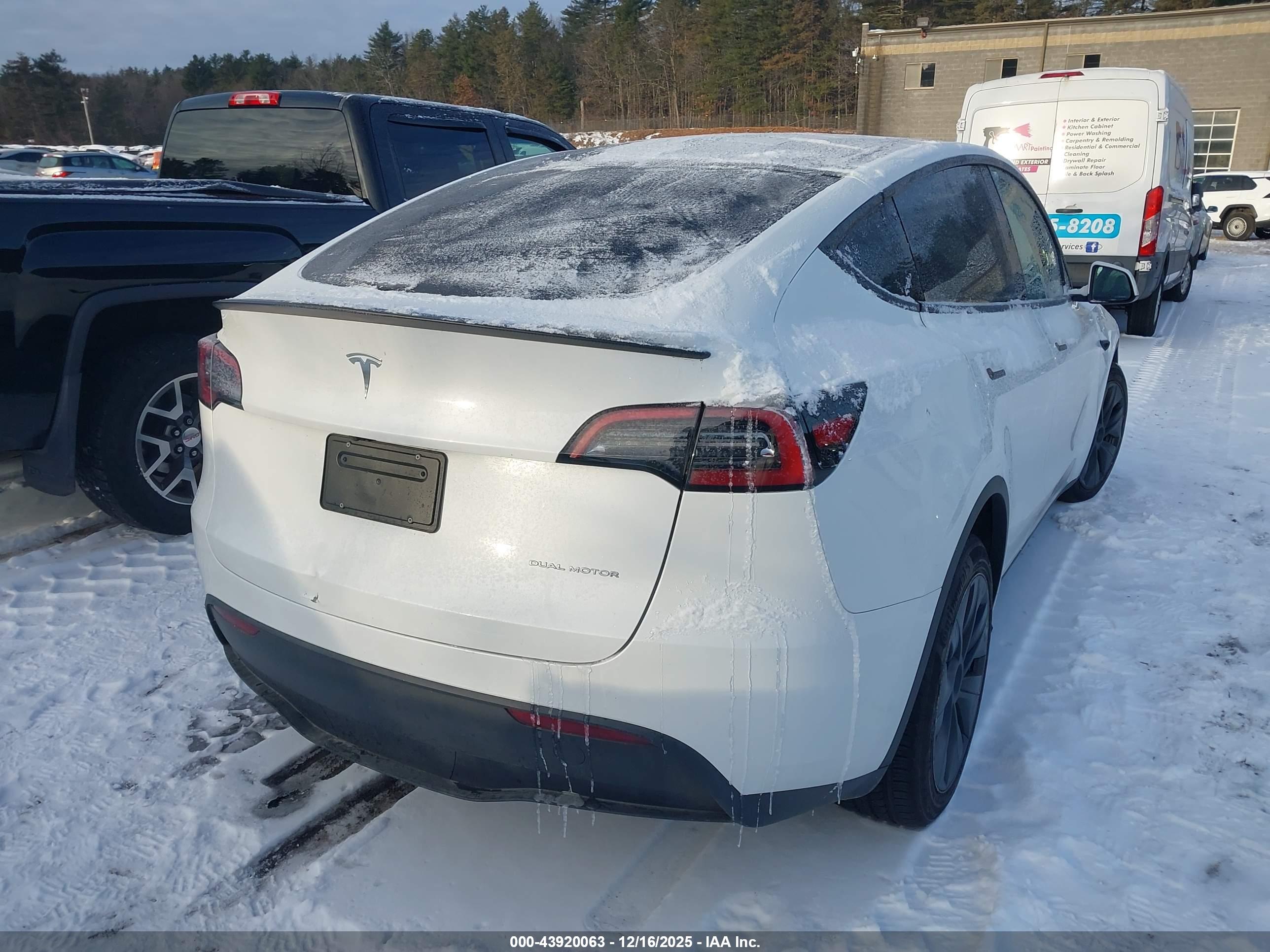 TESLA MODEL image 4