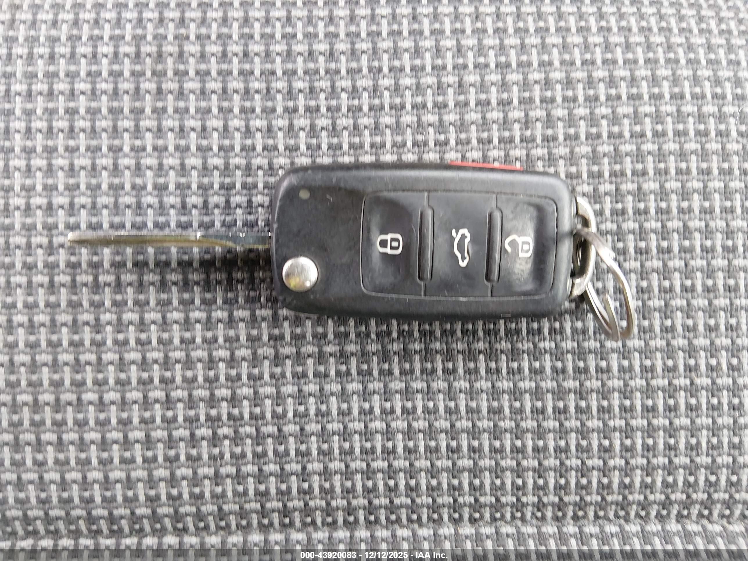 VOLKSWAGEN BEETLE image 11