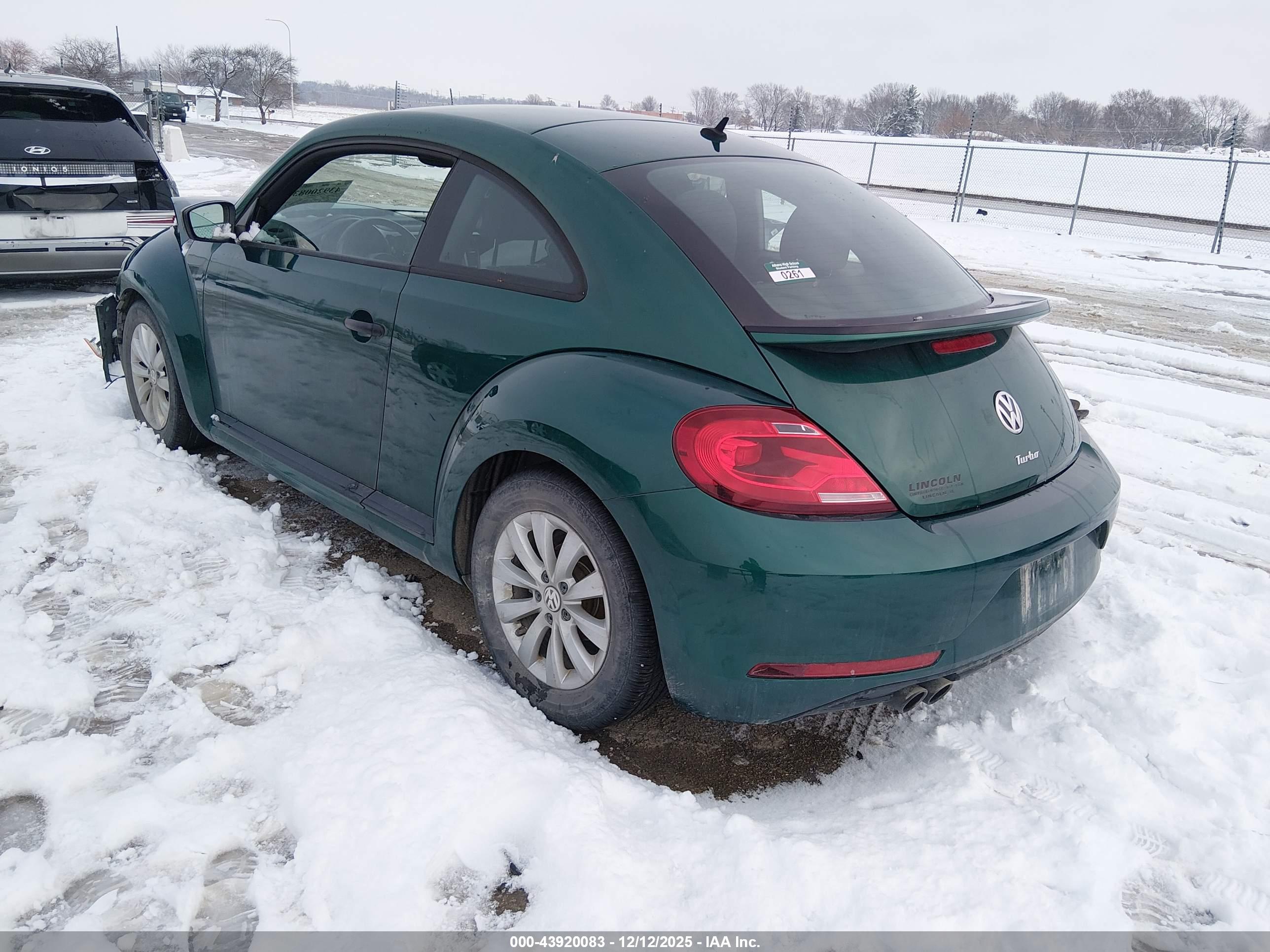 VOLKSWAGEN BEETLE image 3