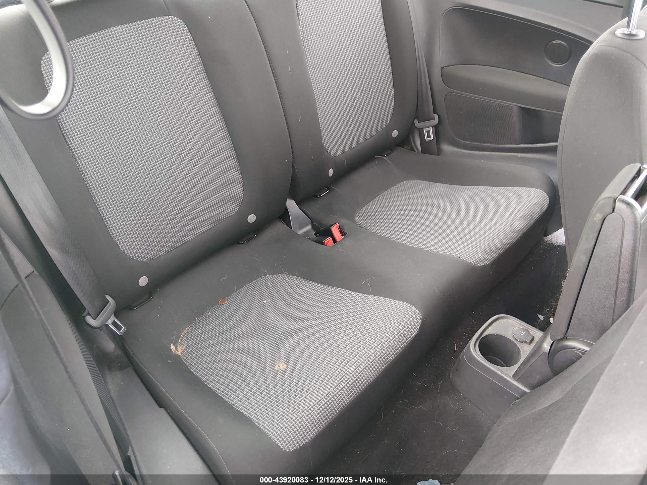 VOLKSWAGEN BEETLE image 8