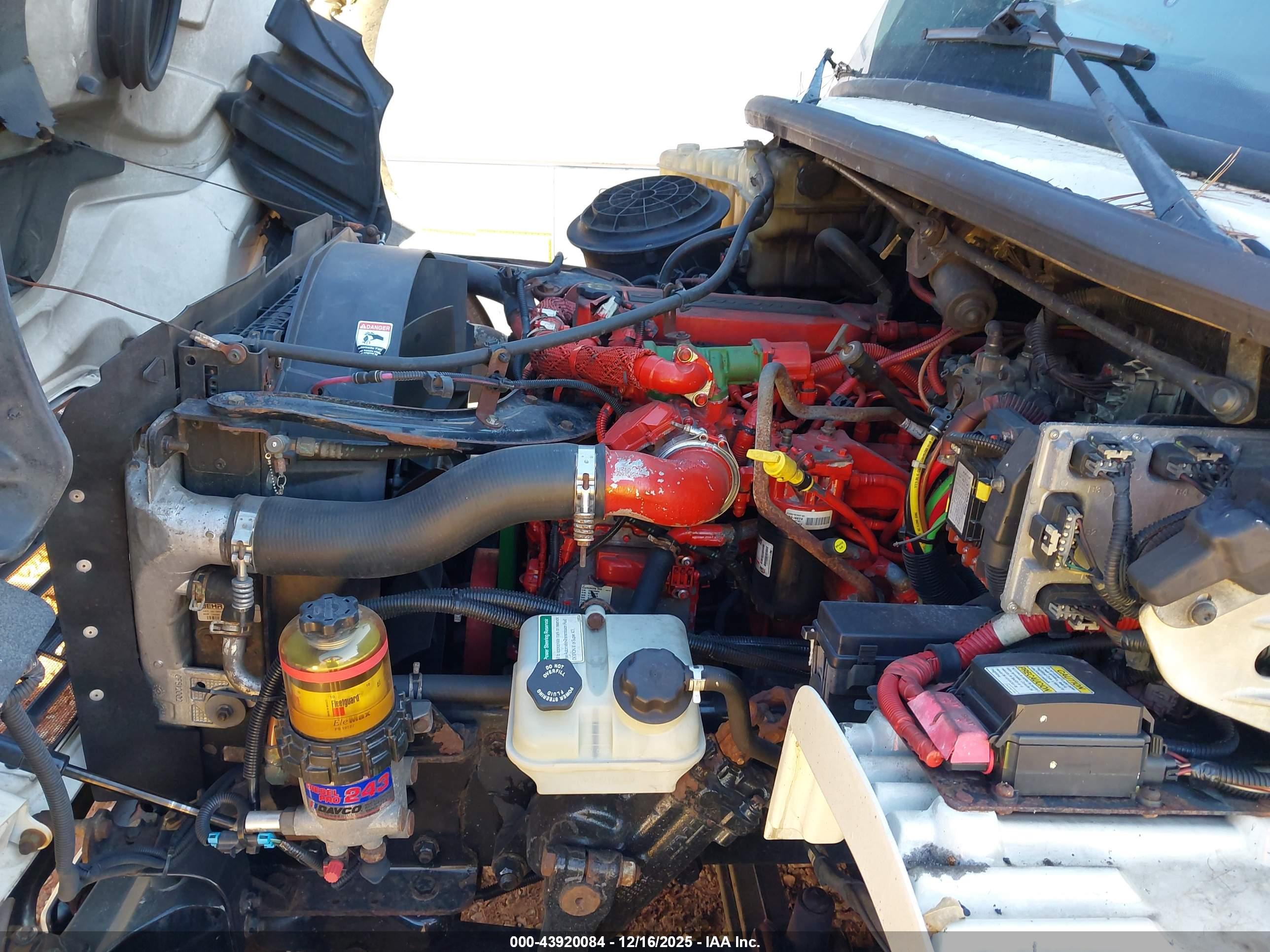 FREIGHTLINER M2 image 10