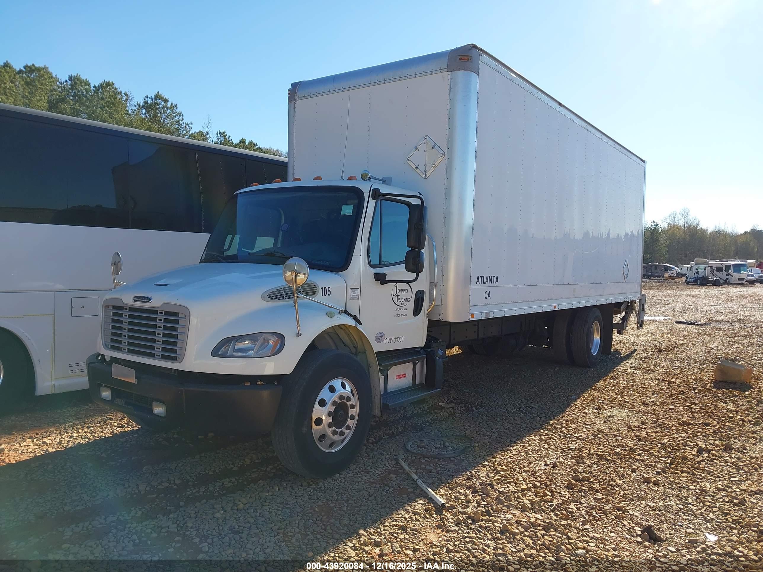 FREIGHTLINER M2 image 2