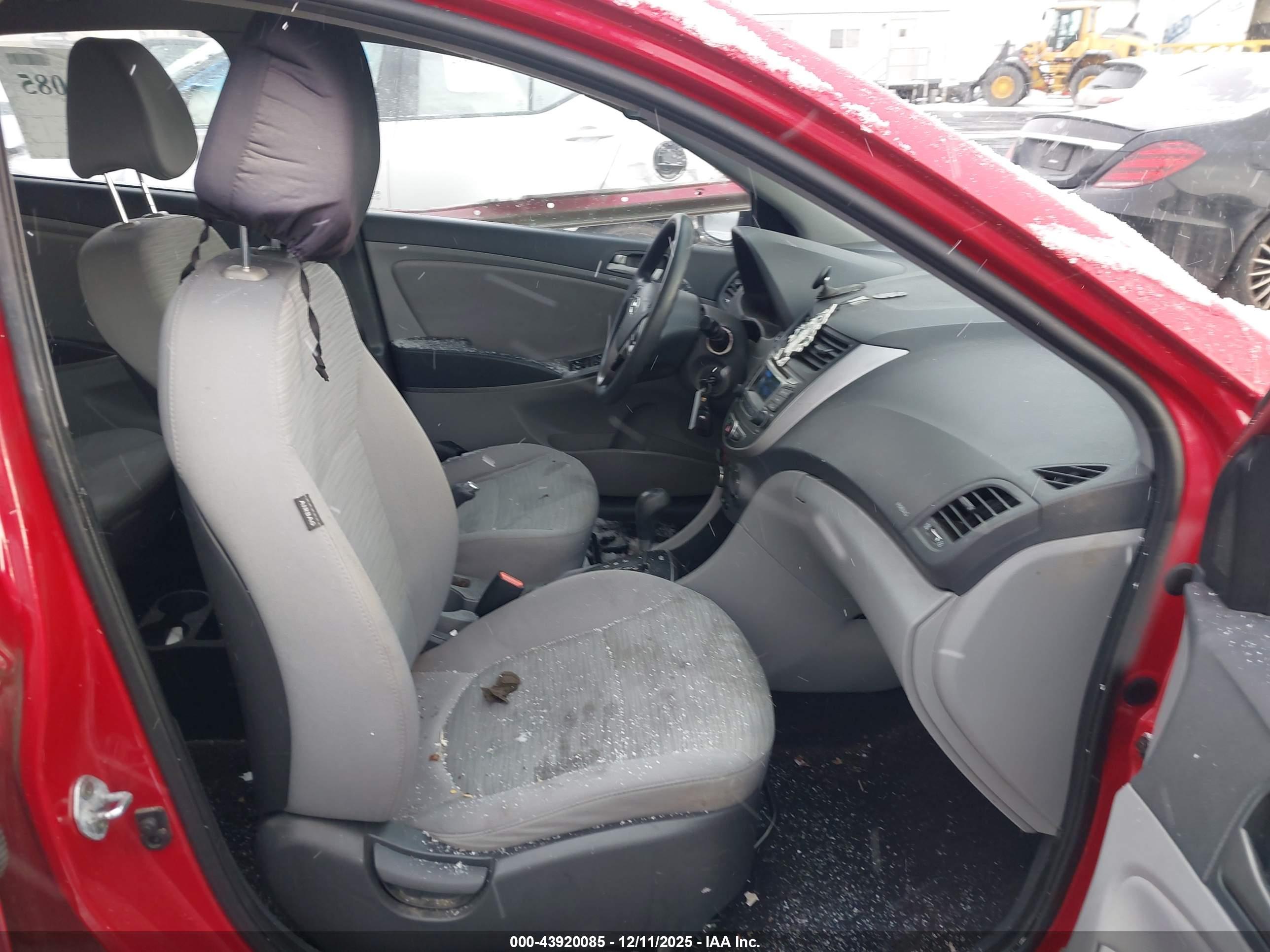 HYUNDAI ACCENT image 5