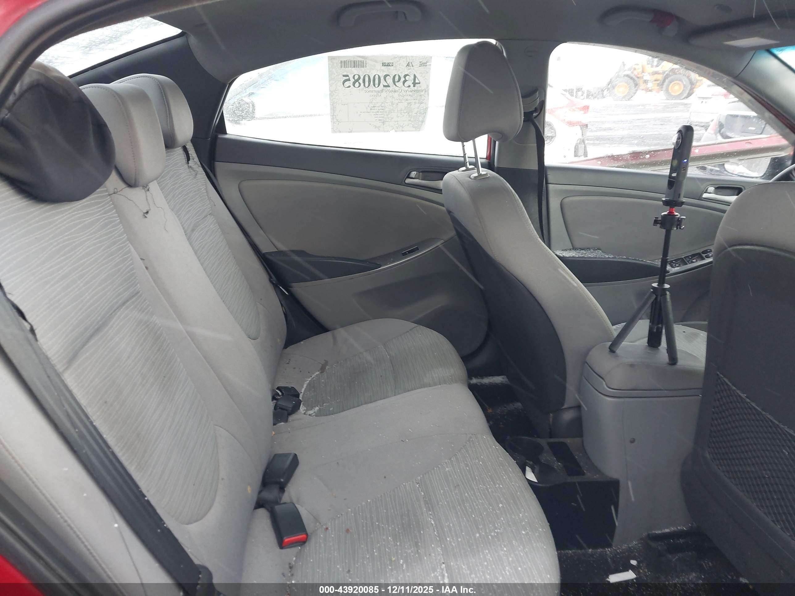 HYUNDAI ACCENT image 8