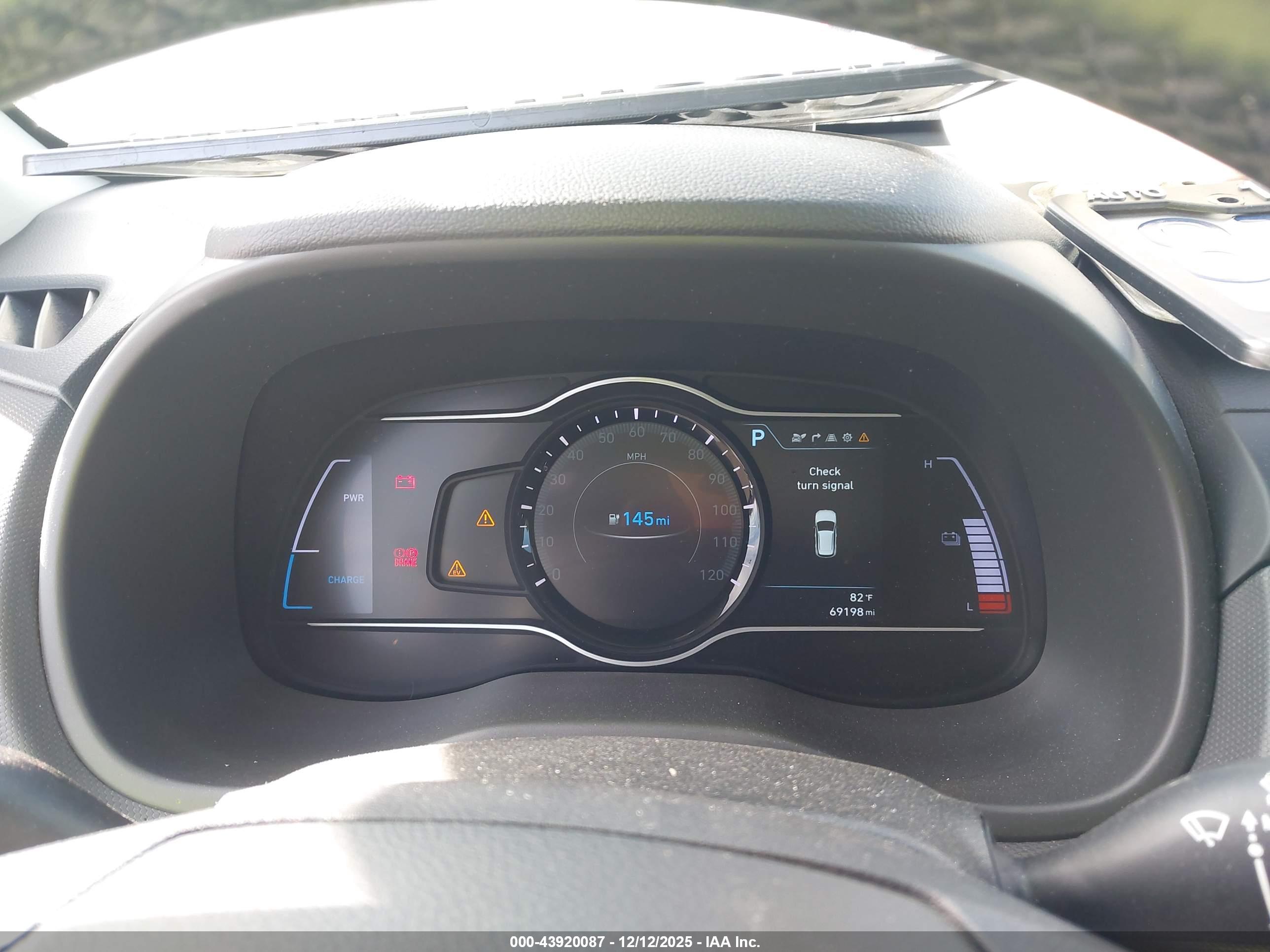 HYUNDAI KONA image 7