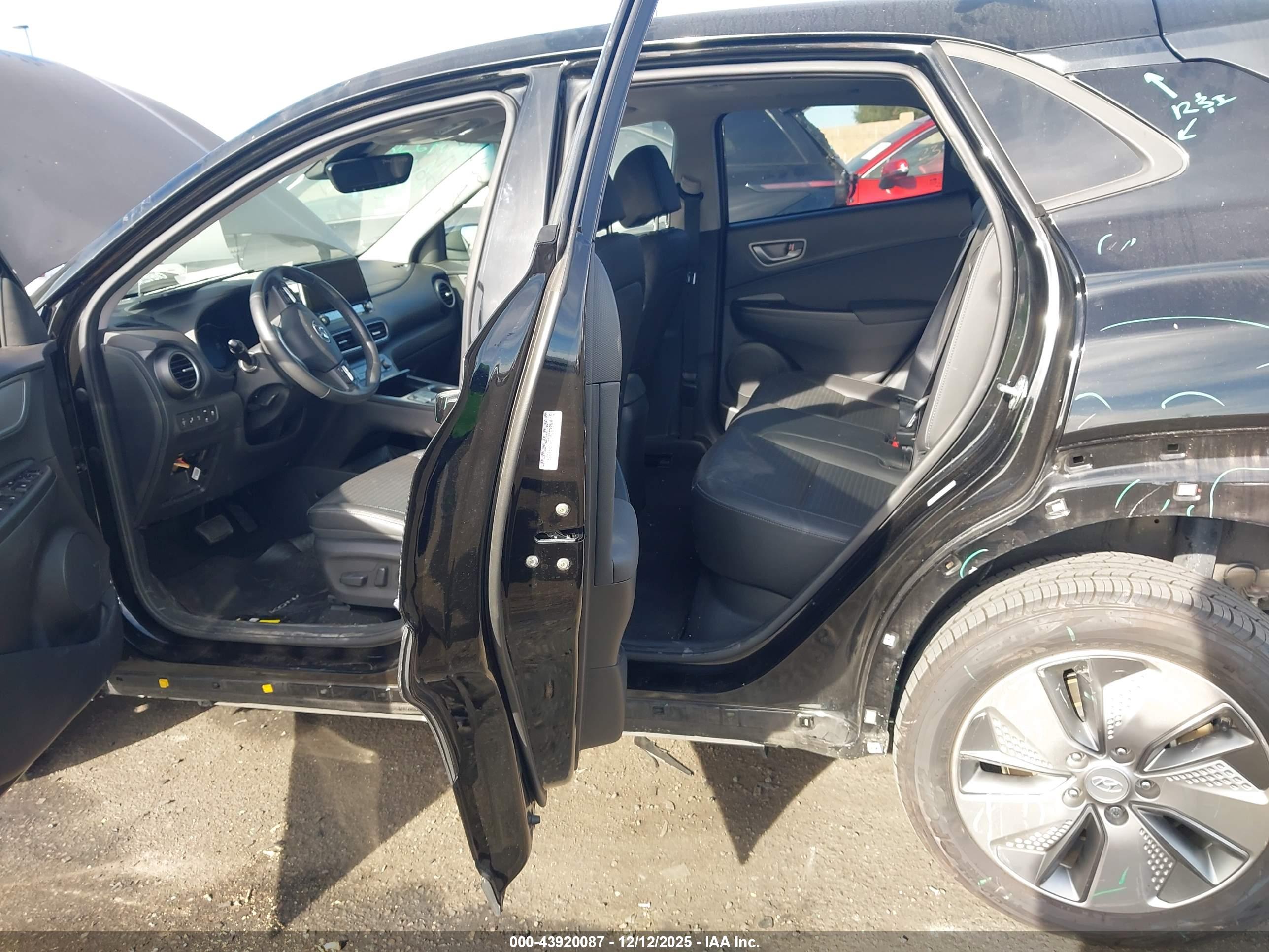 HYUNDAI KONA image 8