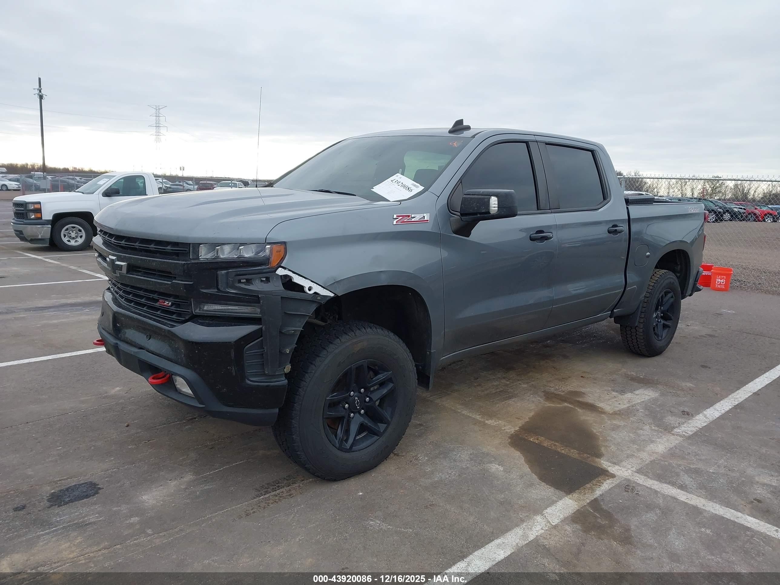 CHEVROLET SILVERADO image 2