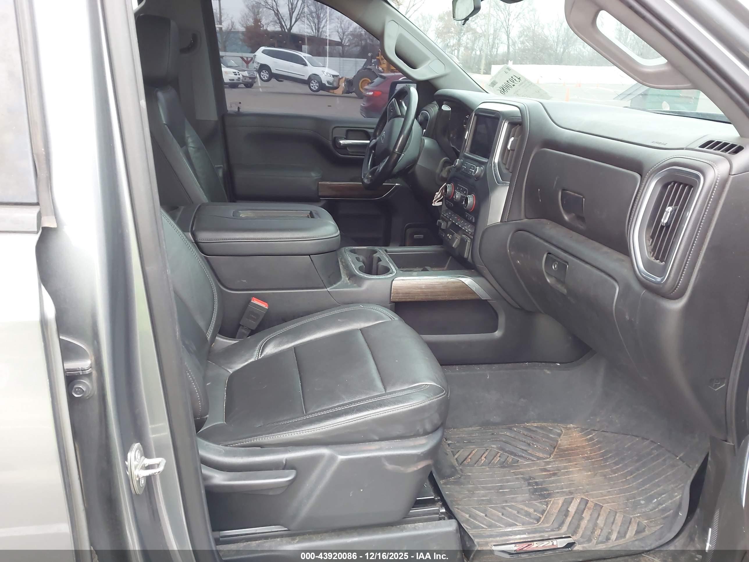 CHEVROLET SILVERADO image 5