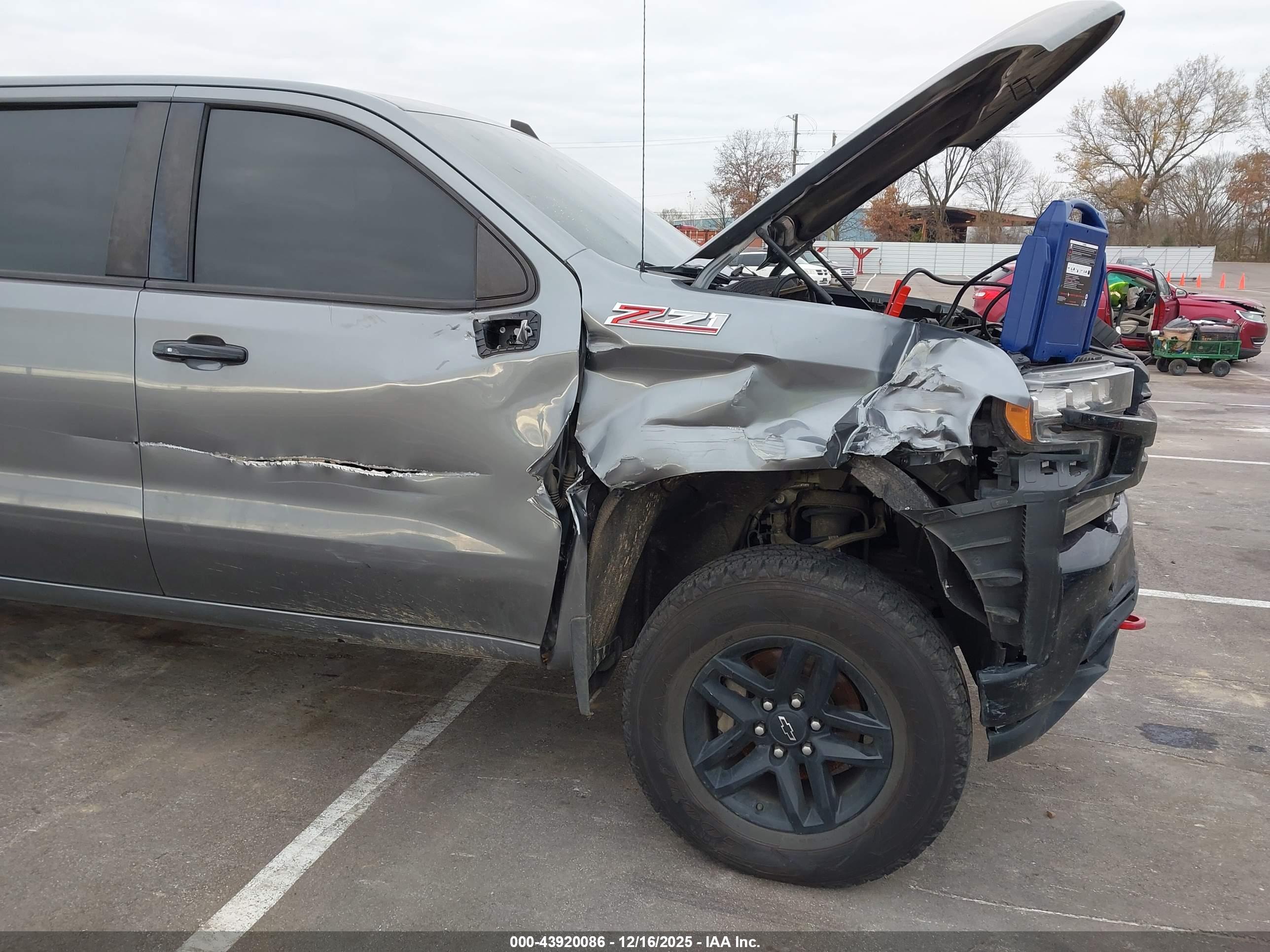 CHEVROLET SILVERADO image 6